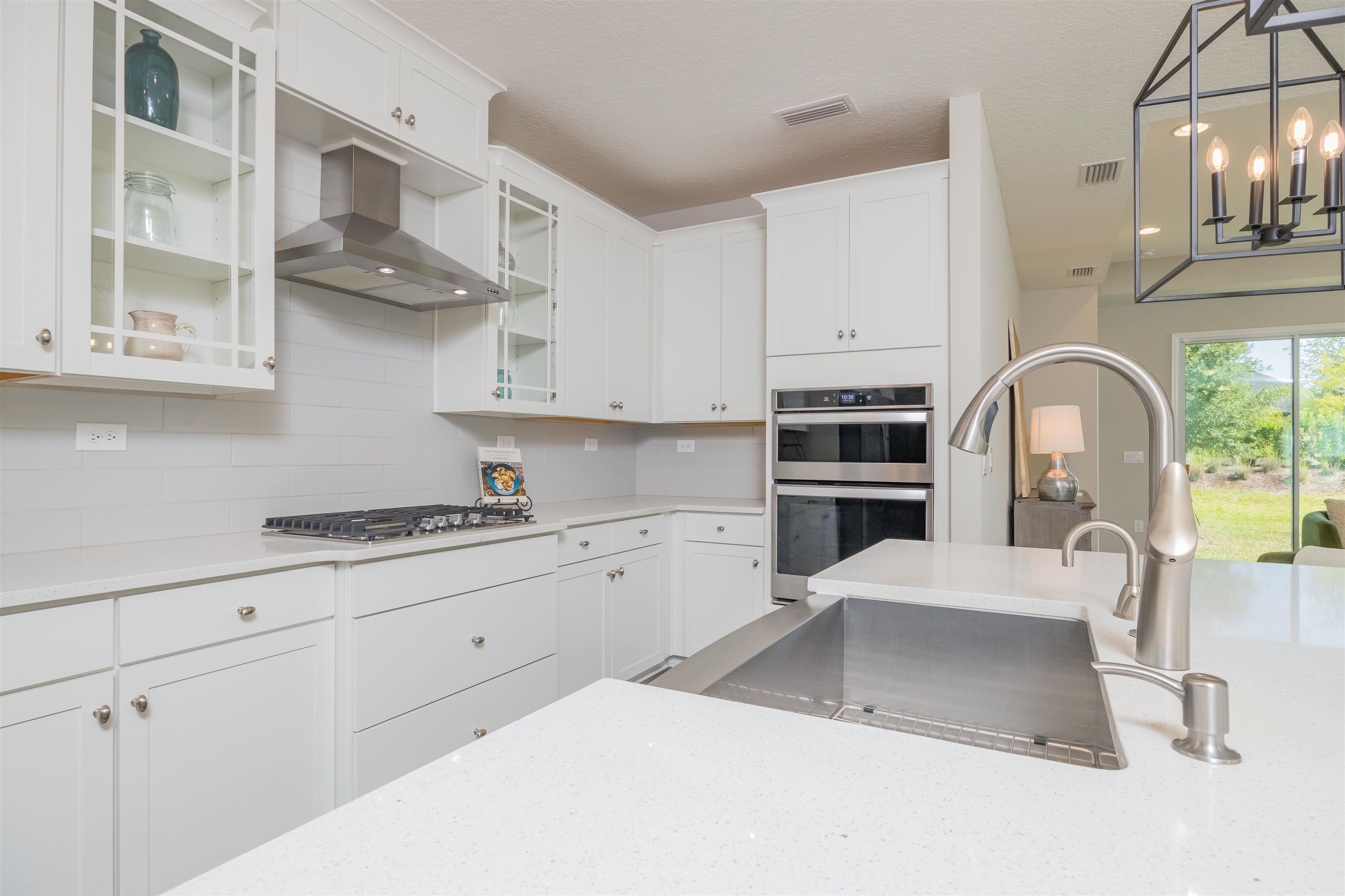 Image 16 of 87 For 98 Windermere Way