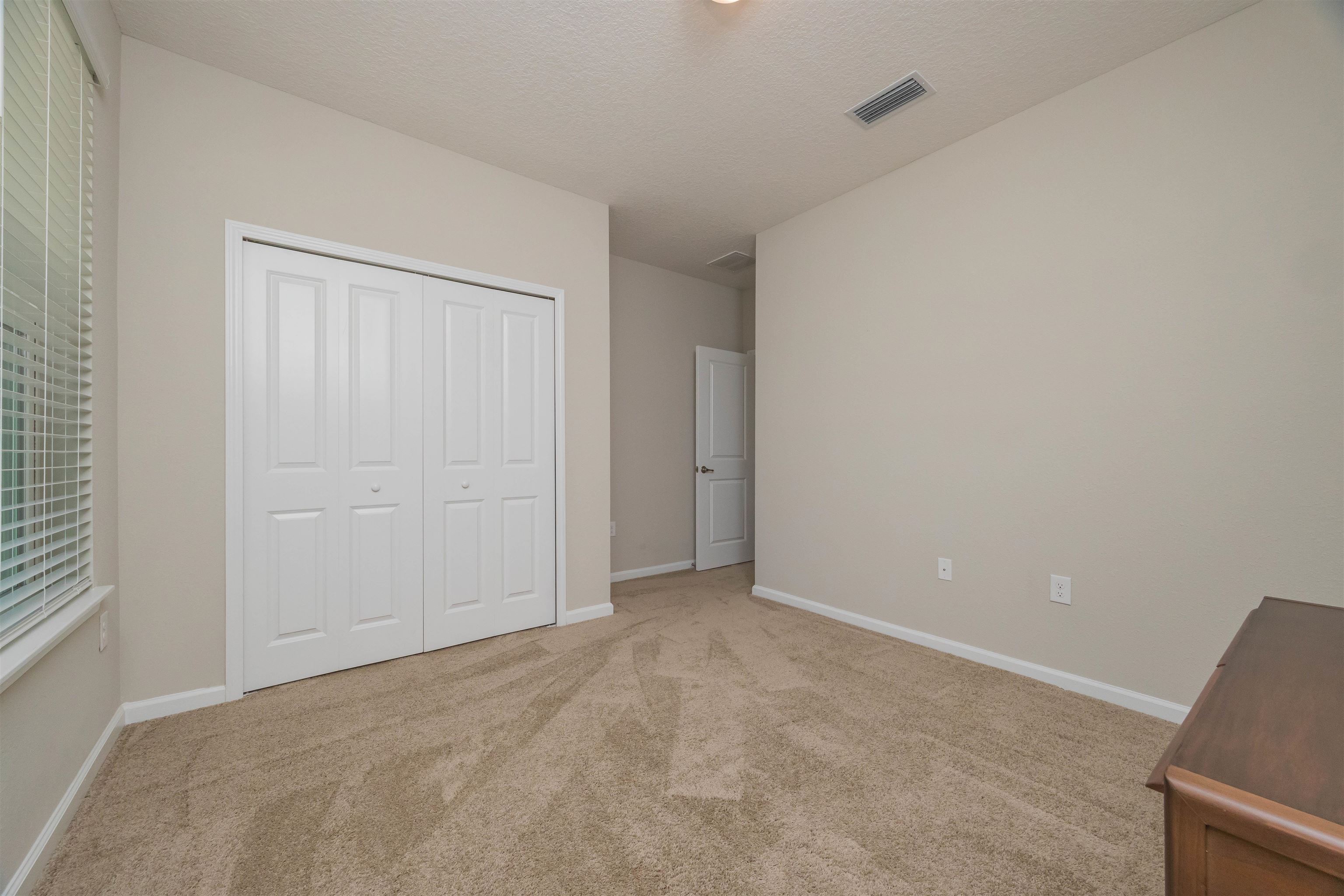 Image 36 of 87 For 98 Windermere Way