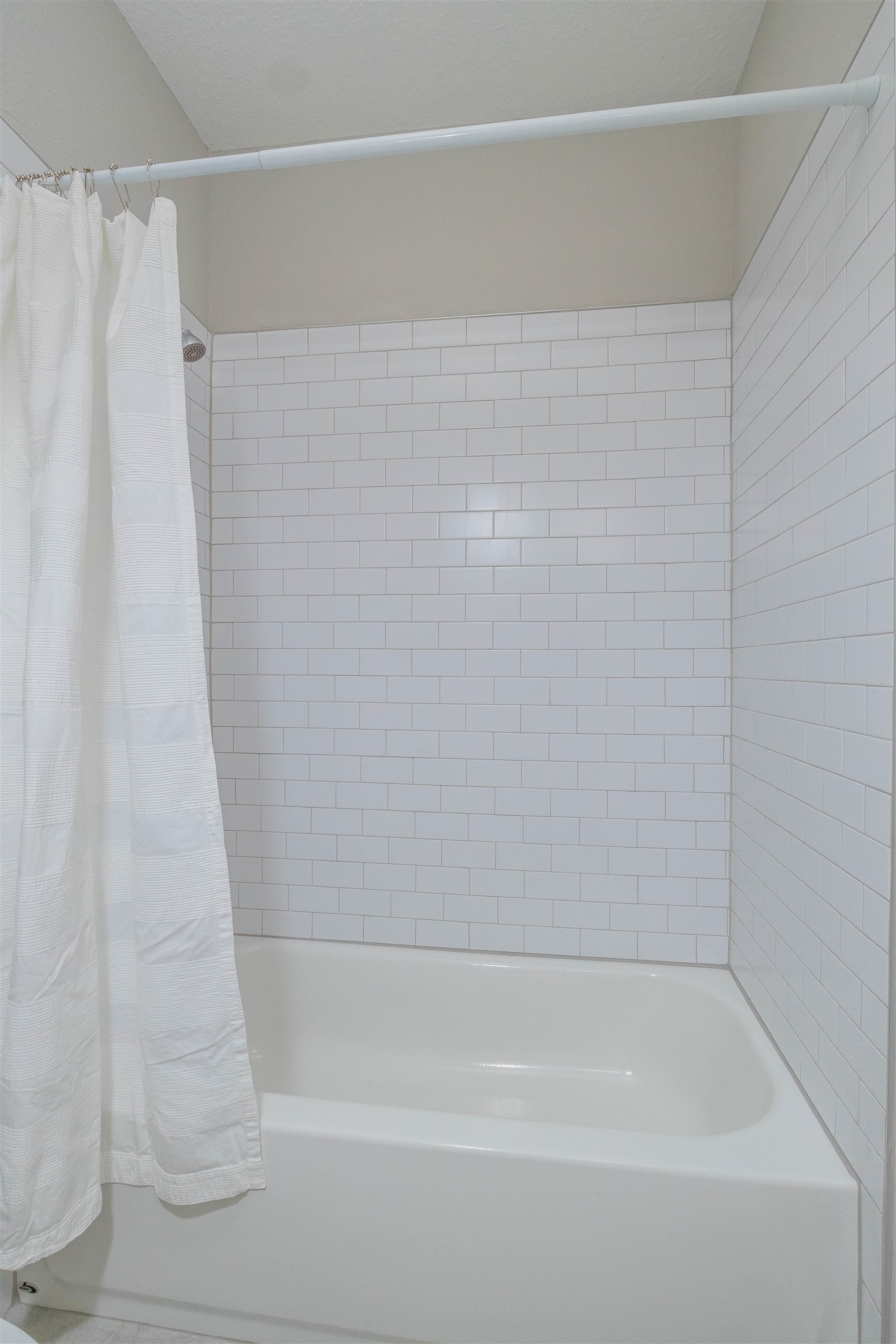 Image 38 of 87 For 98 Windermere Way