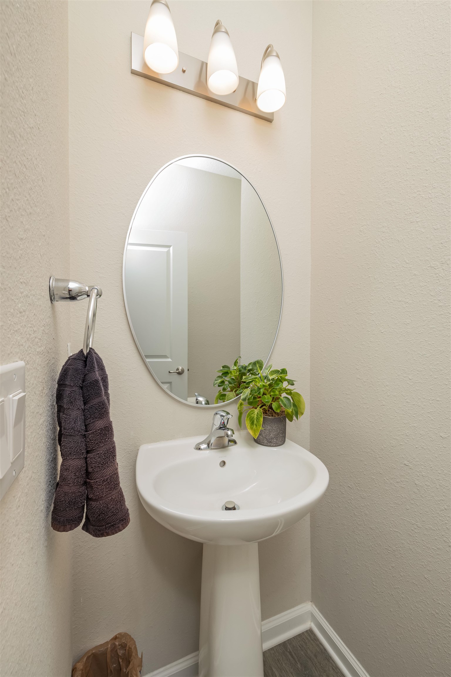 Image 39 of 87 For 98 Windermere Way
