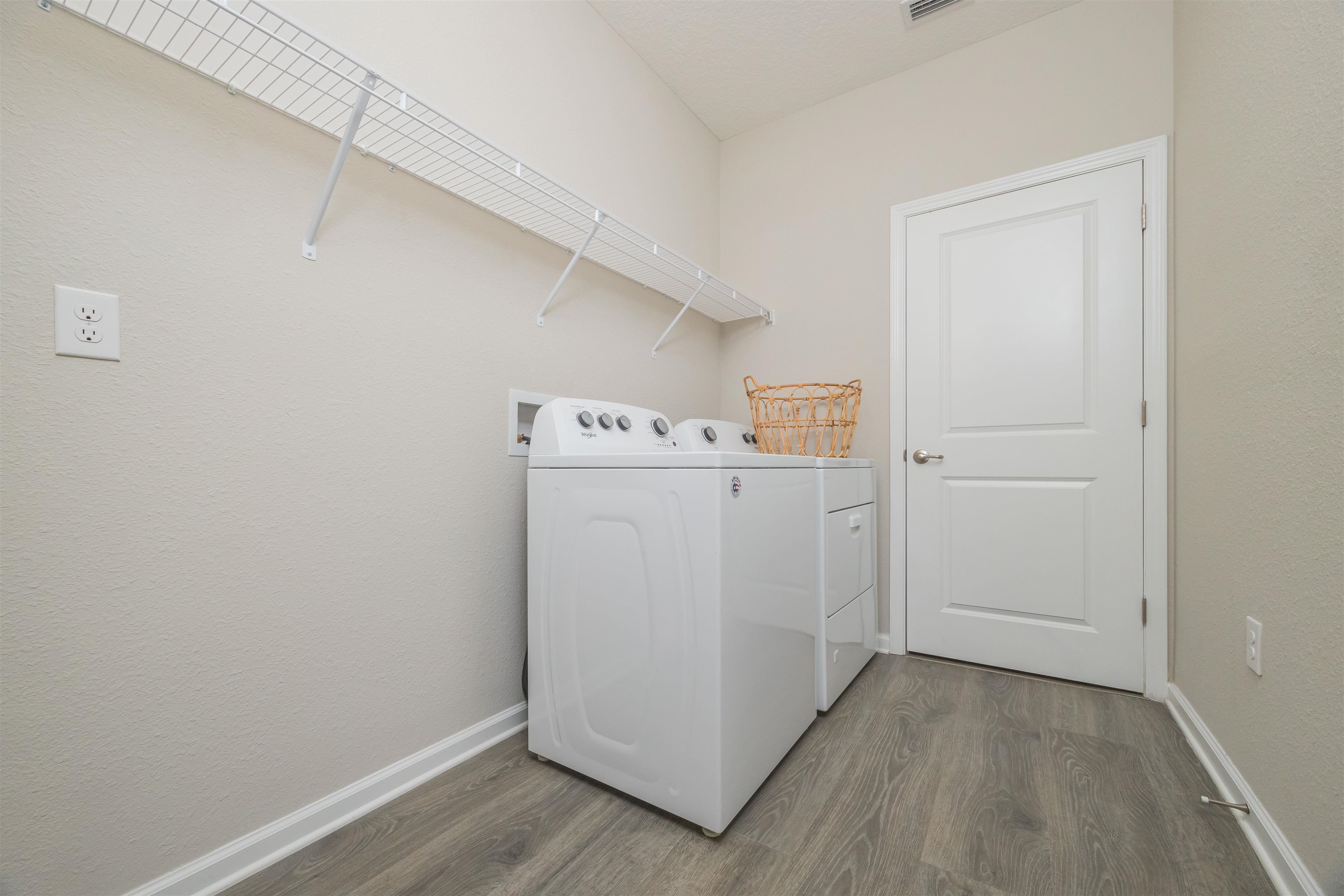 Image 40 of 87 For 98 Windermere Way