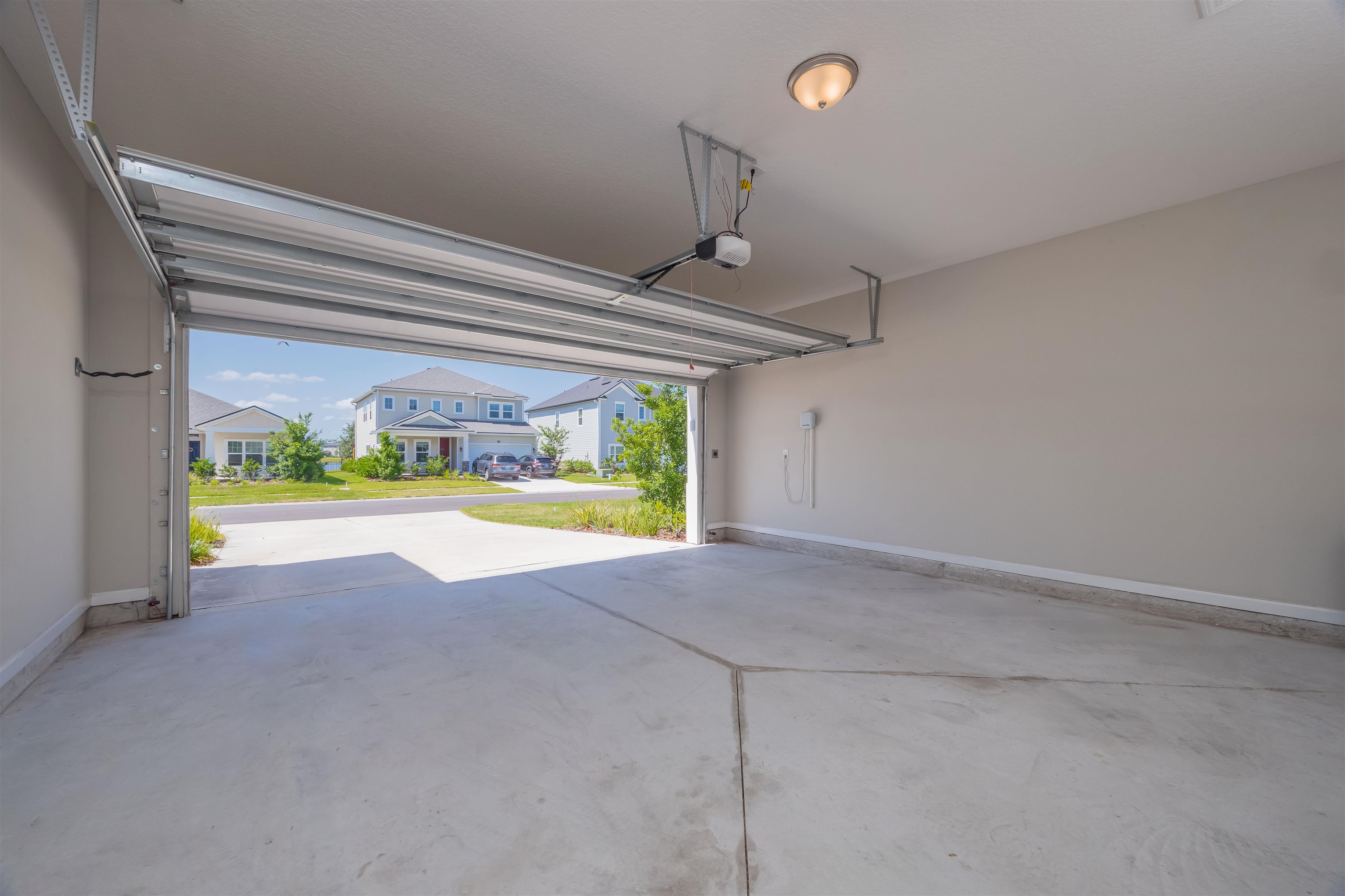 Image 43 of 87 For 98 Windermere Way