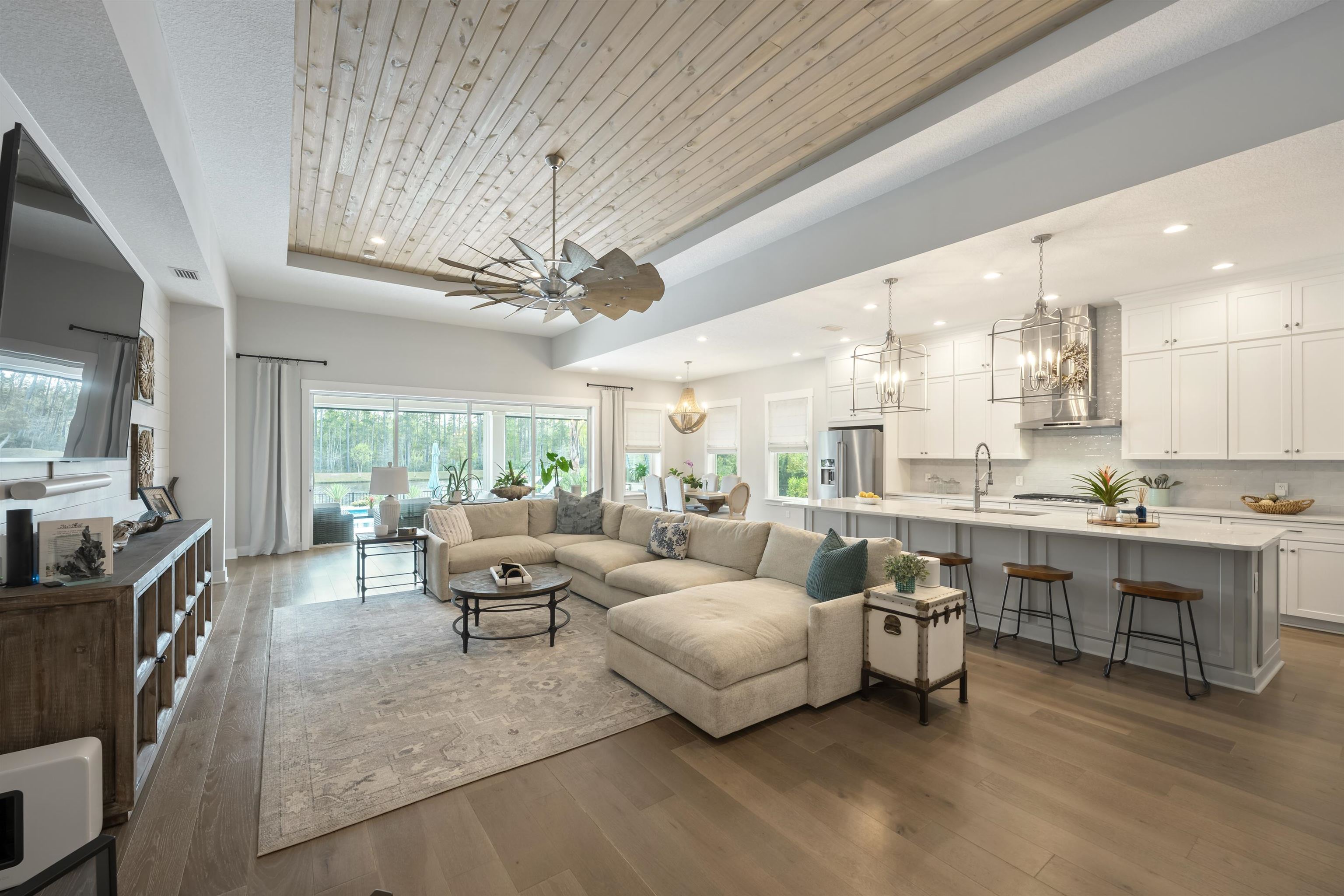 Image 10 of 59 For 220 Pine Haven Dr