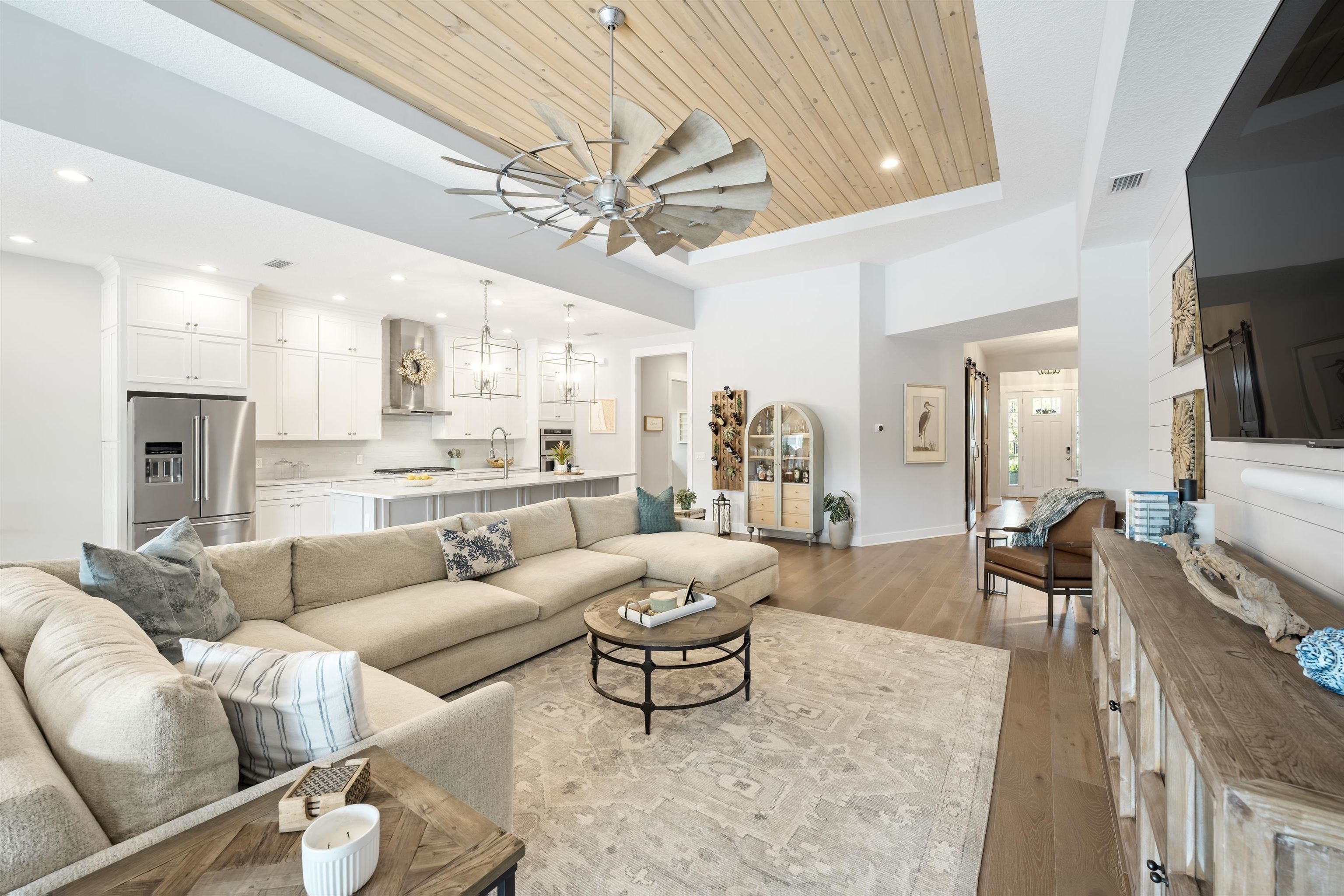 Image 11 of 59 For 220 Pine Haven Dr