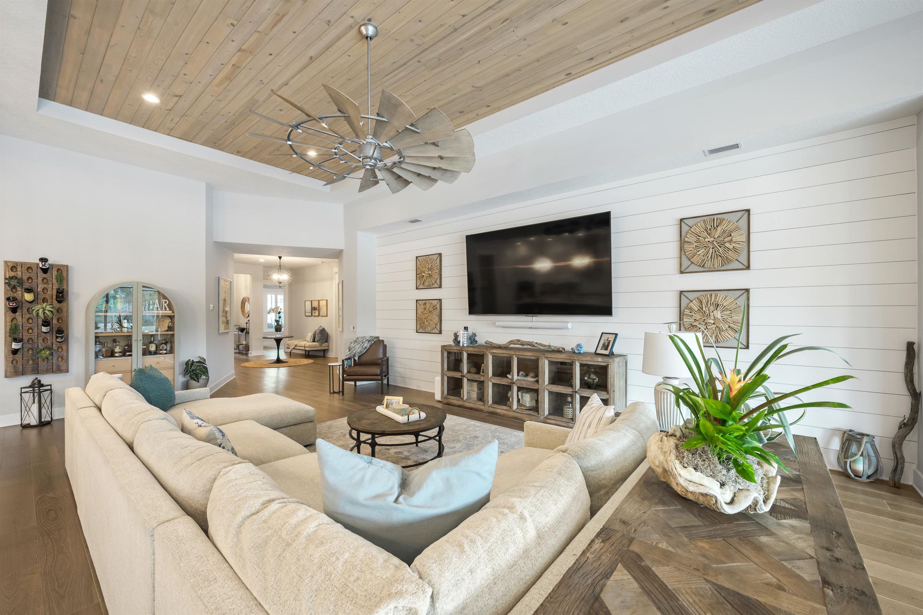 Image 12 of 59 For 220 Pine Haven Dr
