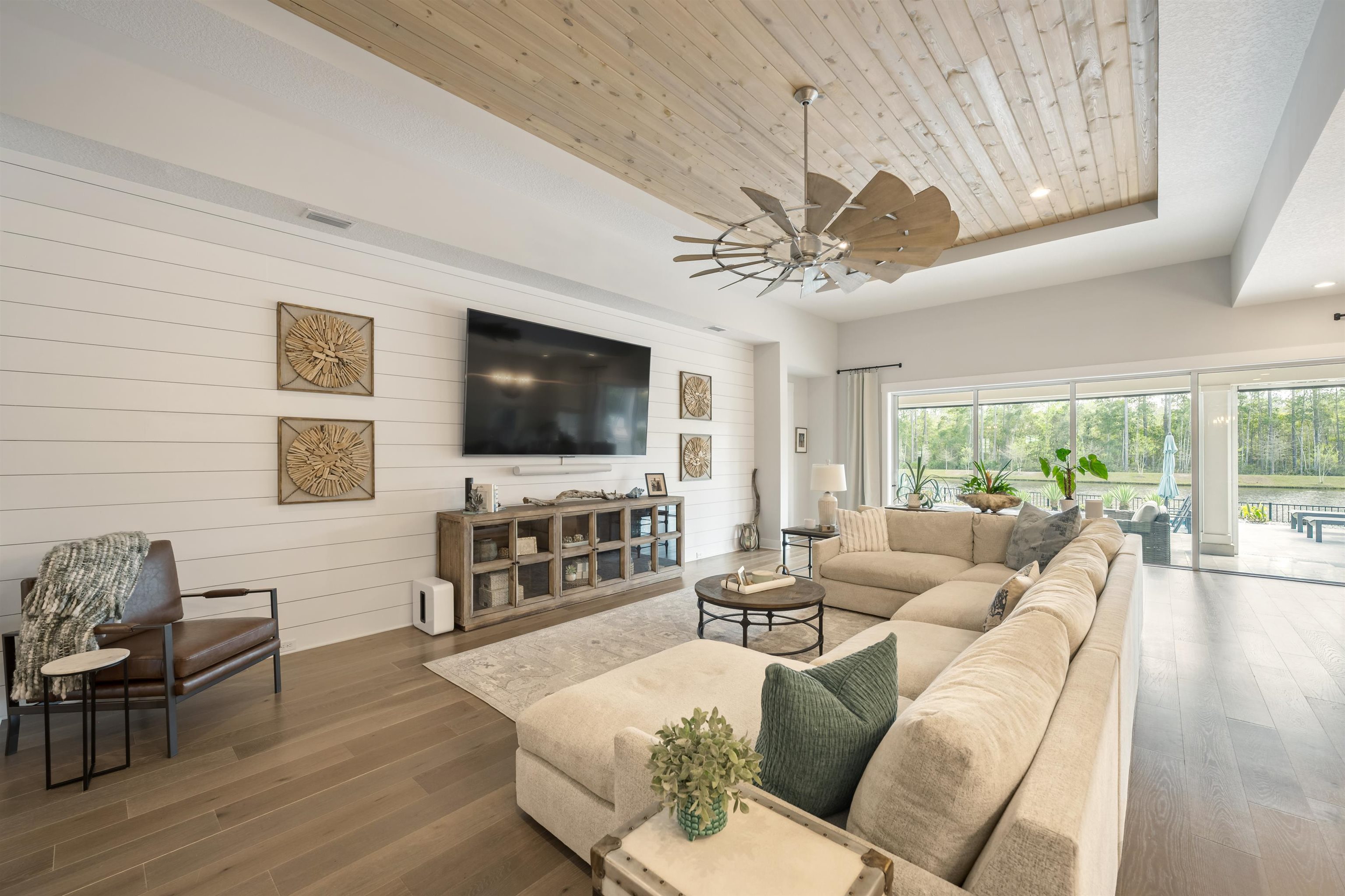 Image 13 of 59 For 220 Pine Haven Dr