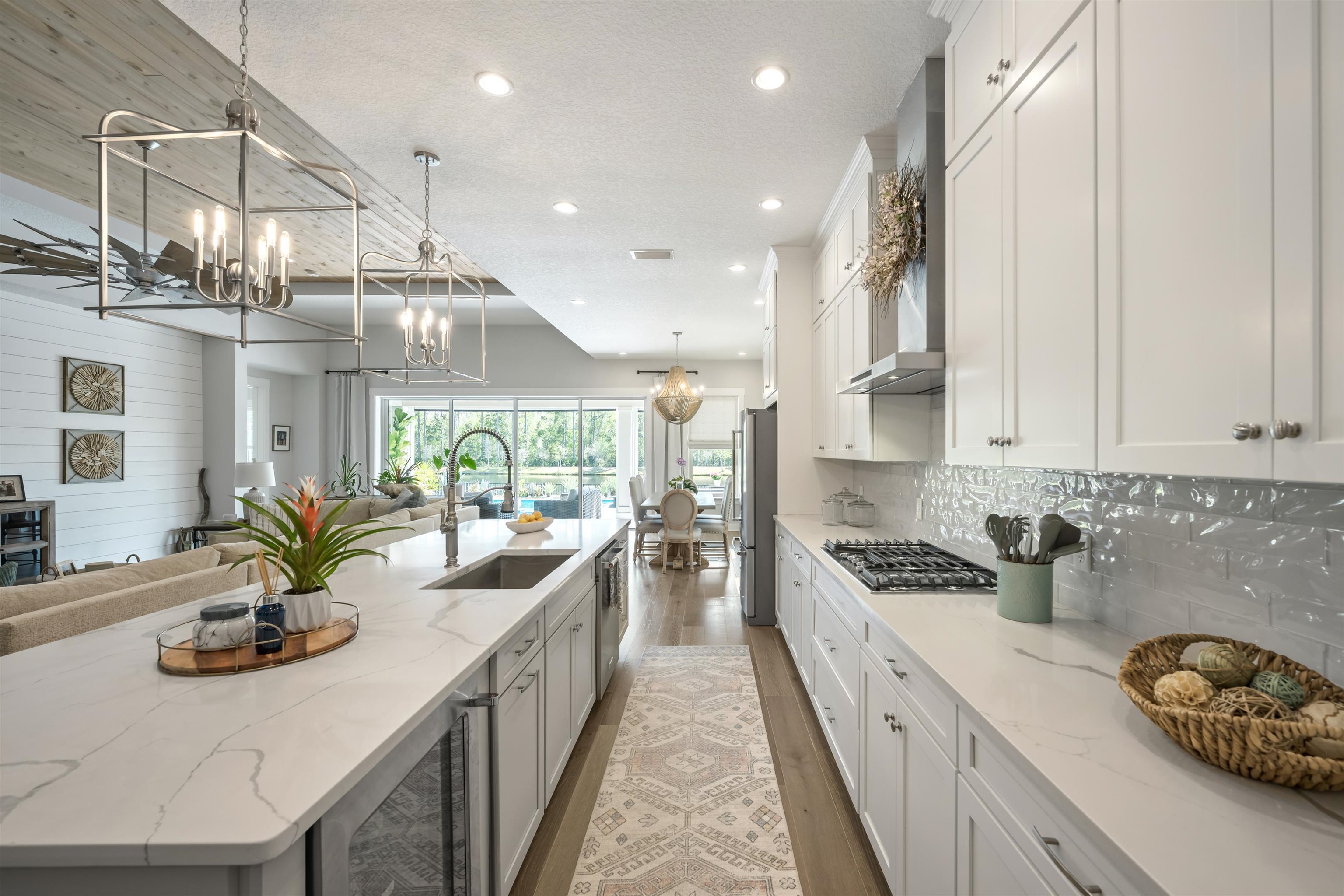 Image 16 of 59 For 220 Pine Haven Dr