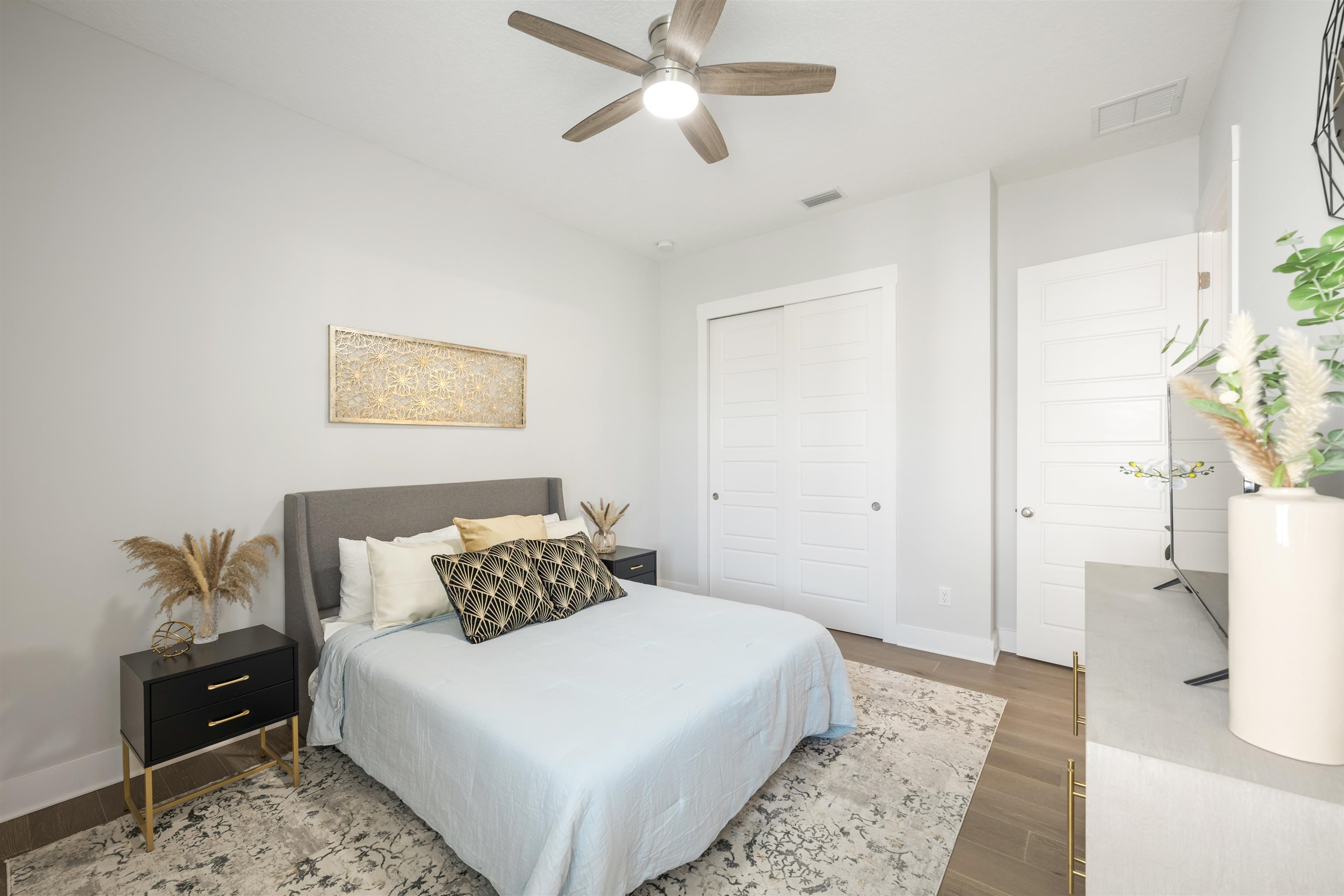 Image 34 of 59 For 220 Pine Haven Dr