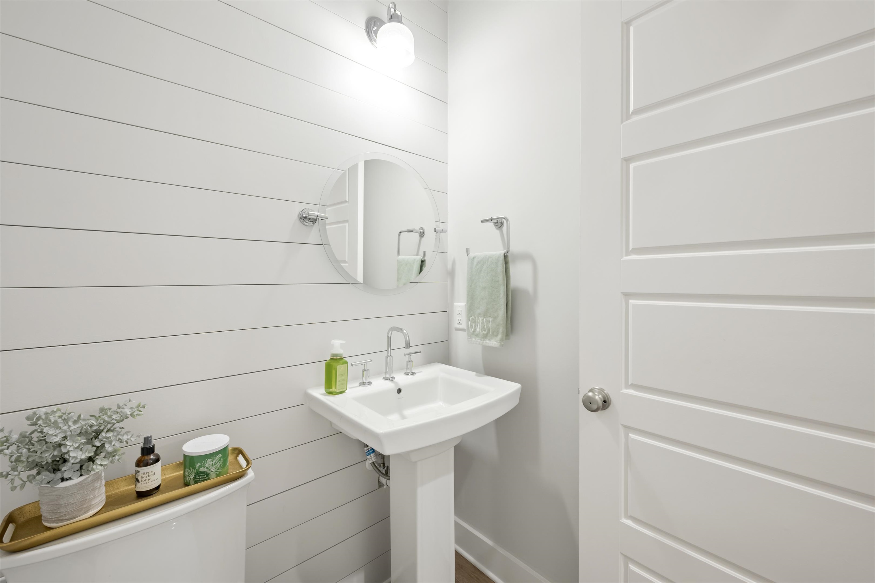 Image 37 of 59 For 220 Pine Haven Dr