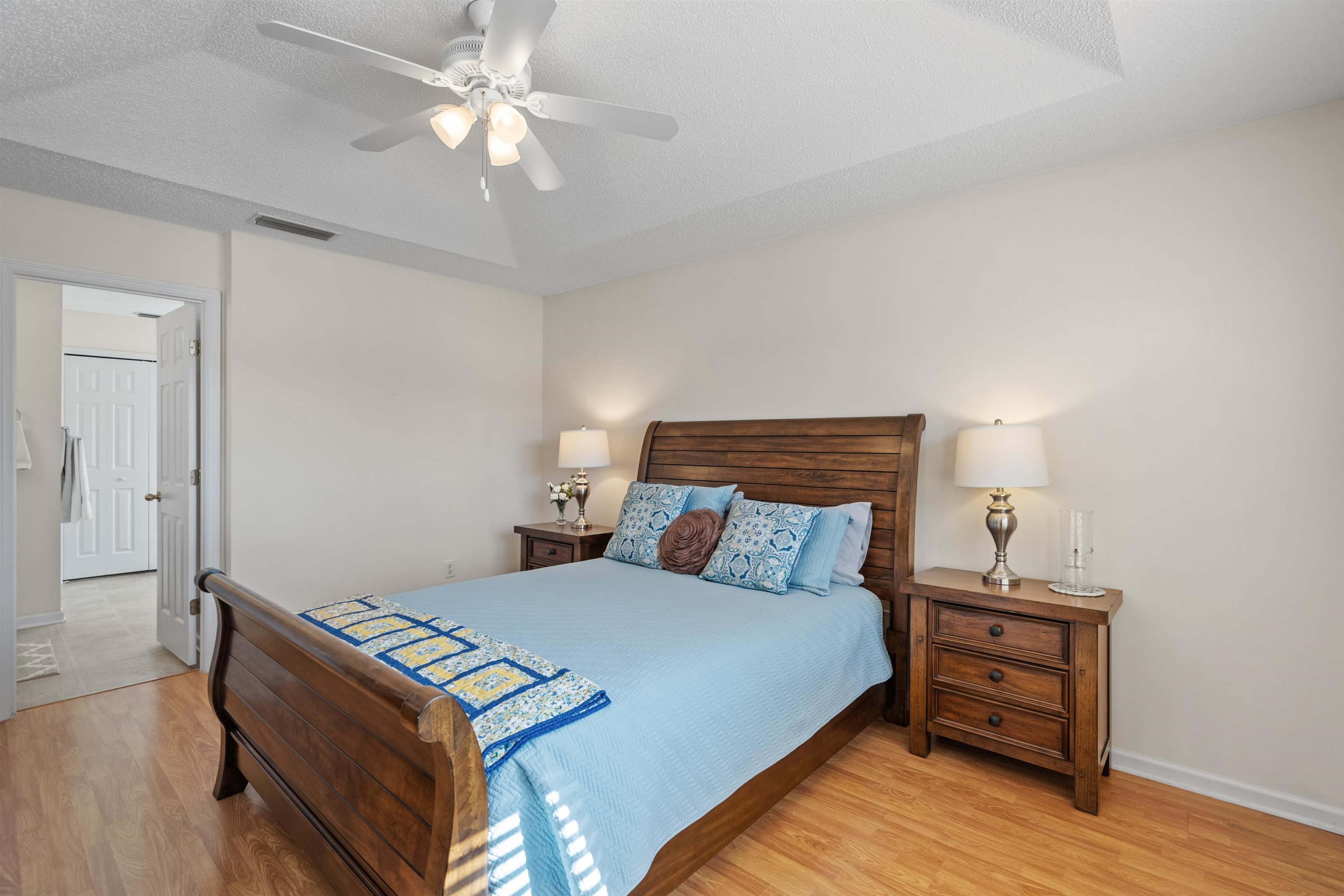 Image 17 of 53 For 913 Oak Arbor Cir