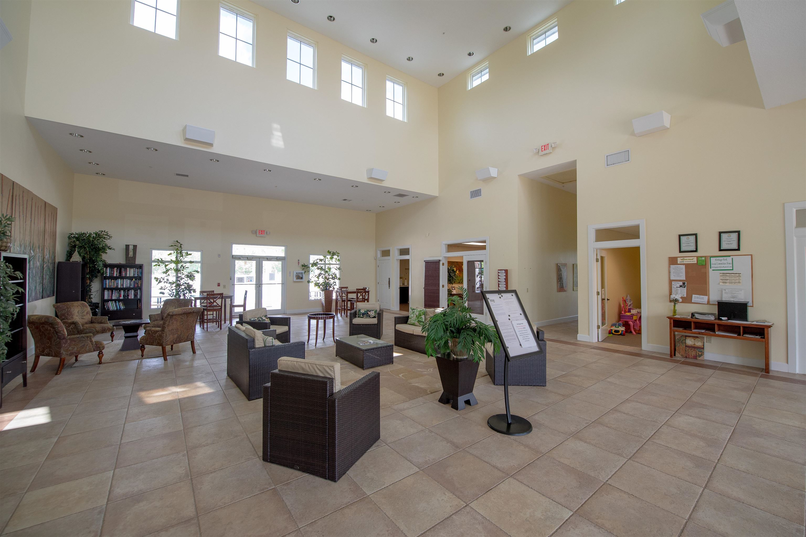Image 34 of 53 For 913 Oak Arbor Cir