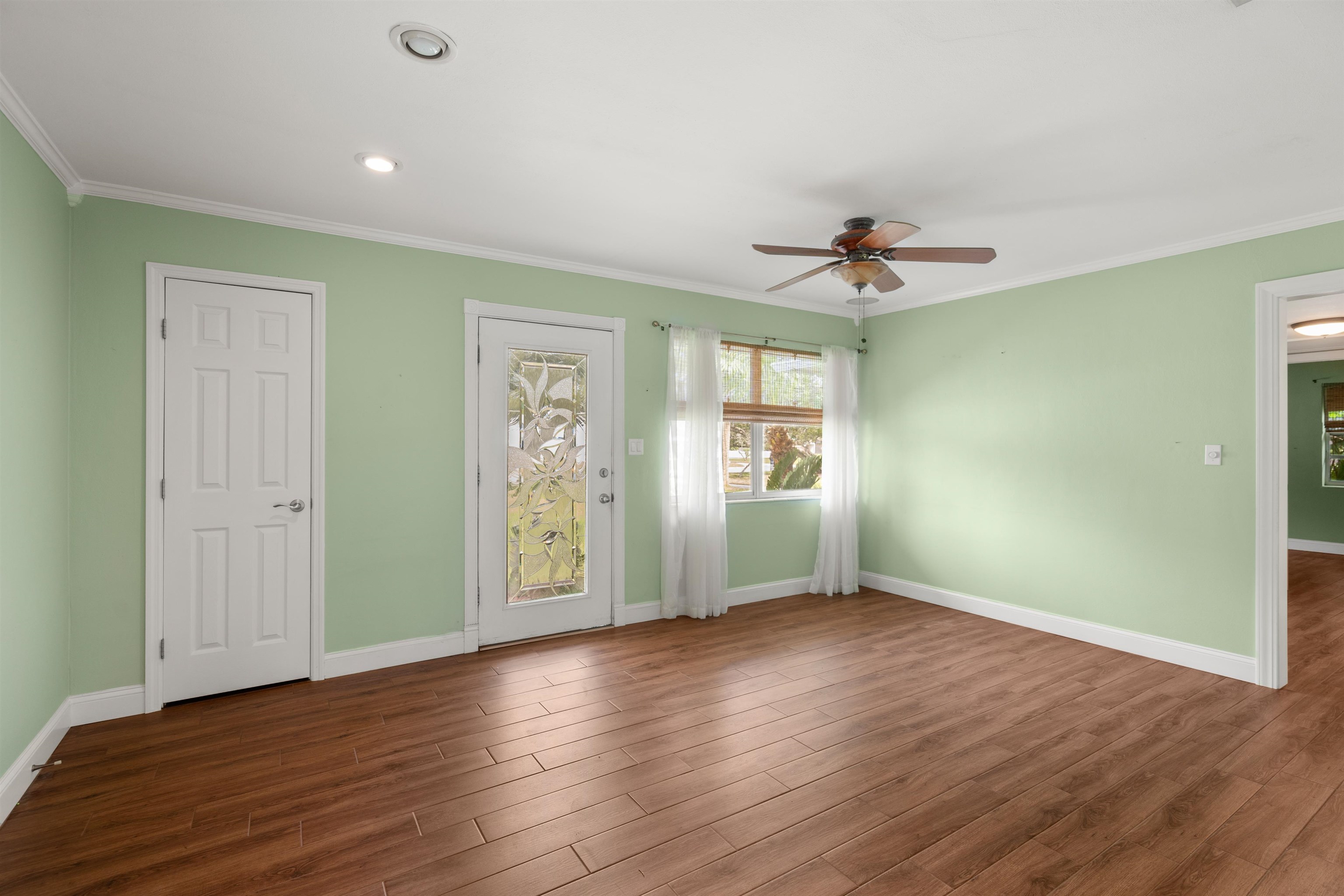 Image 10 of 39 For 146 Menendez Rd