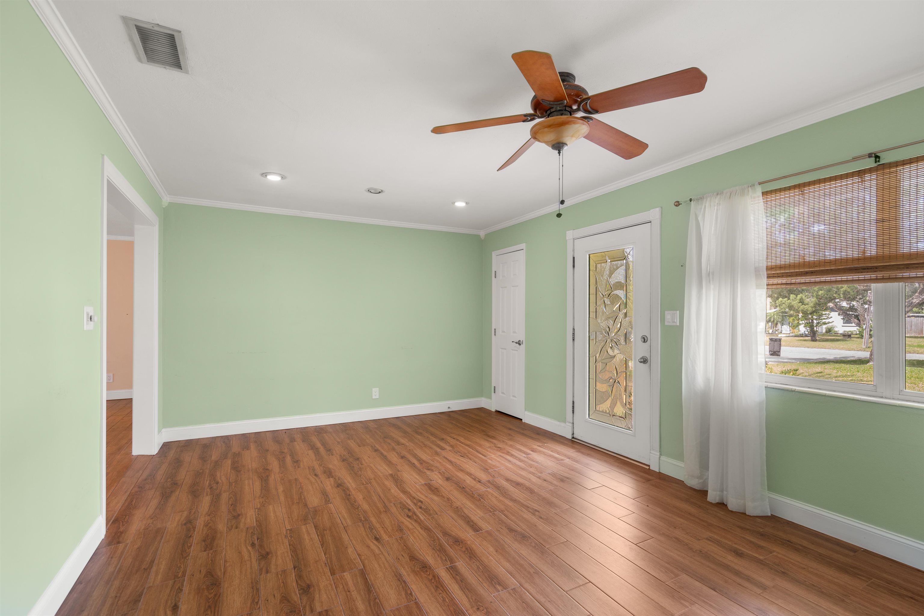 Image 11 of 39 For 146 Menendez Rd