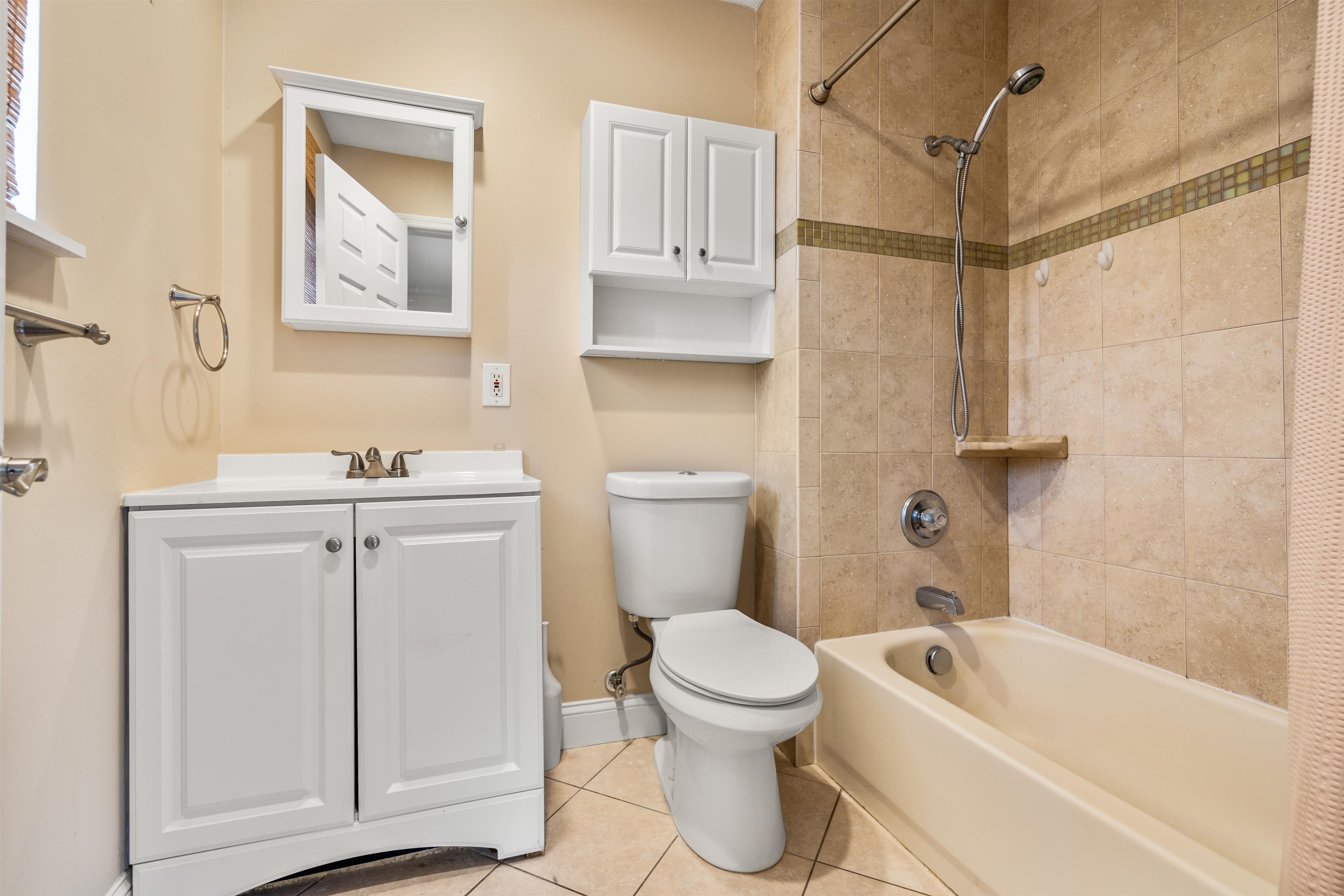 Image 21 of 39 For 146 Menendez Rd