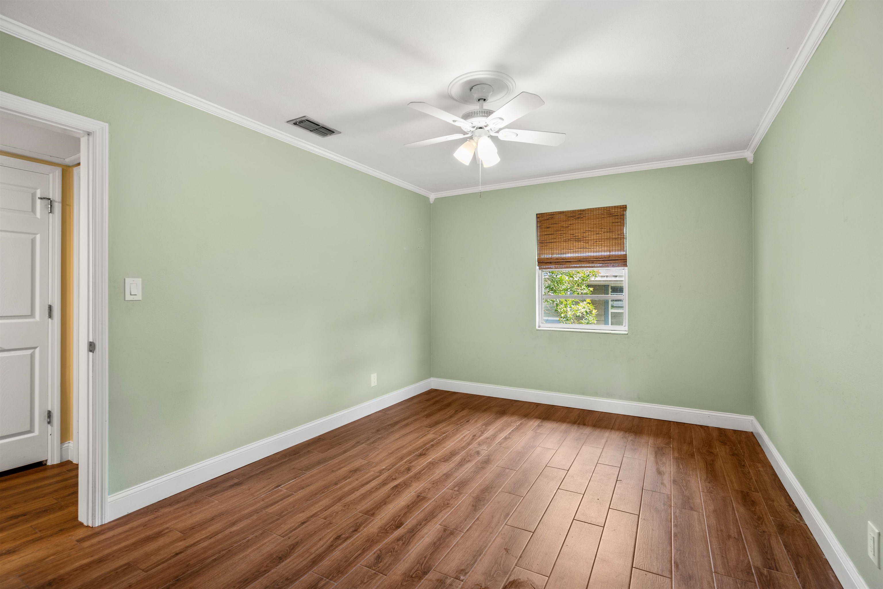 Image 25 of 39 For 146 Menendez Rd
