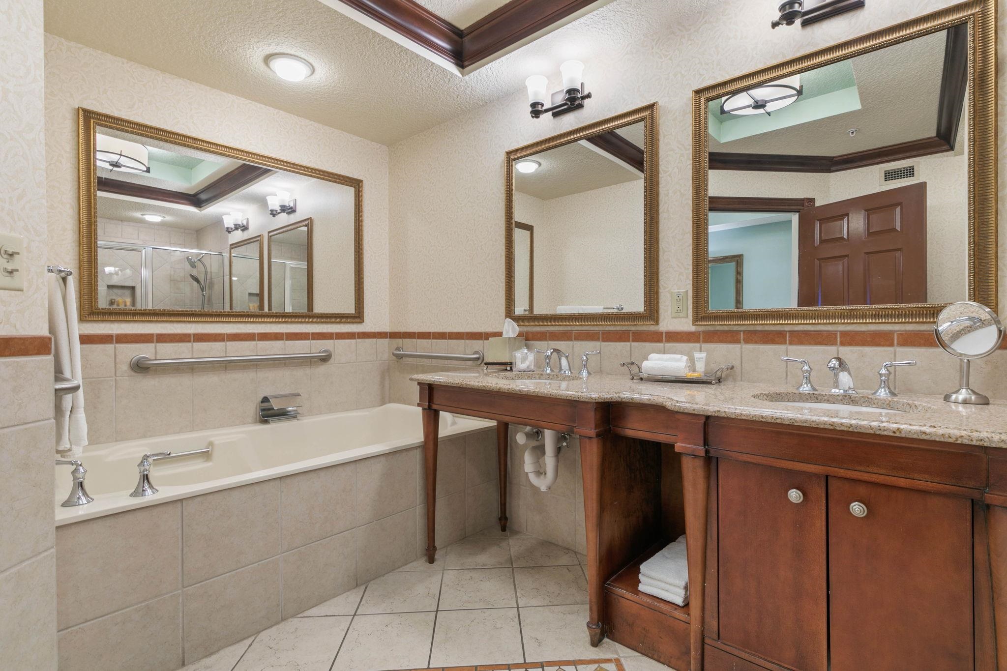 Image 22 of 54 For 200 Ocean Crest Dr  224
