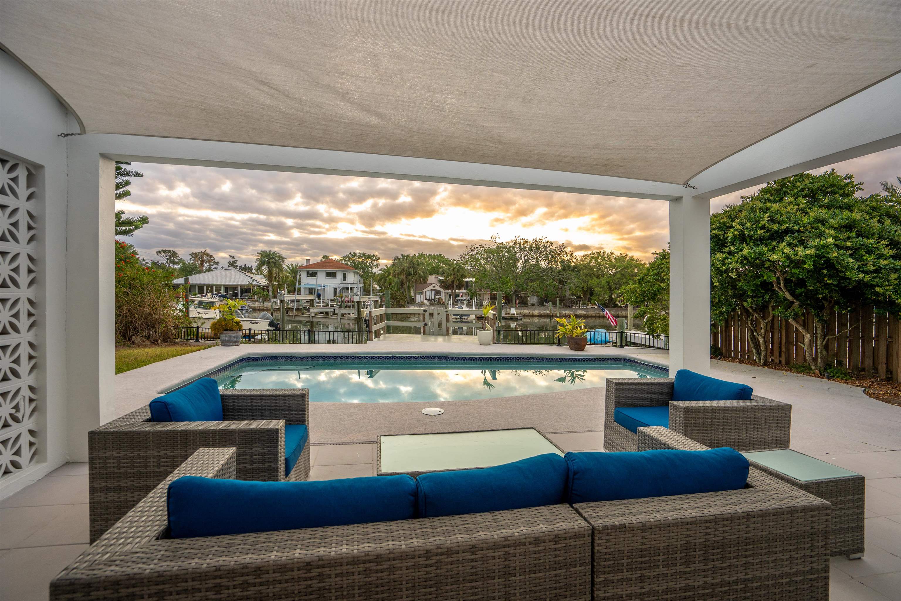 Image 4 of 80 For 101 Dolphin Dr
