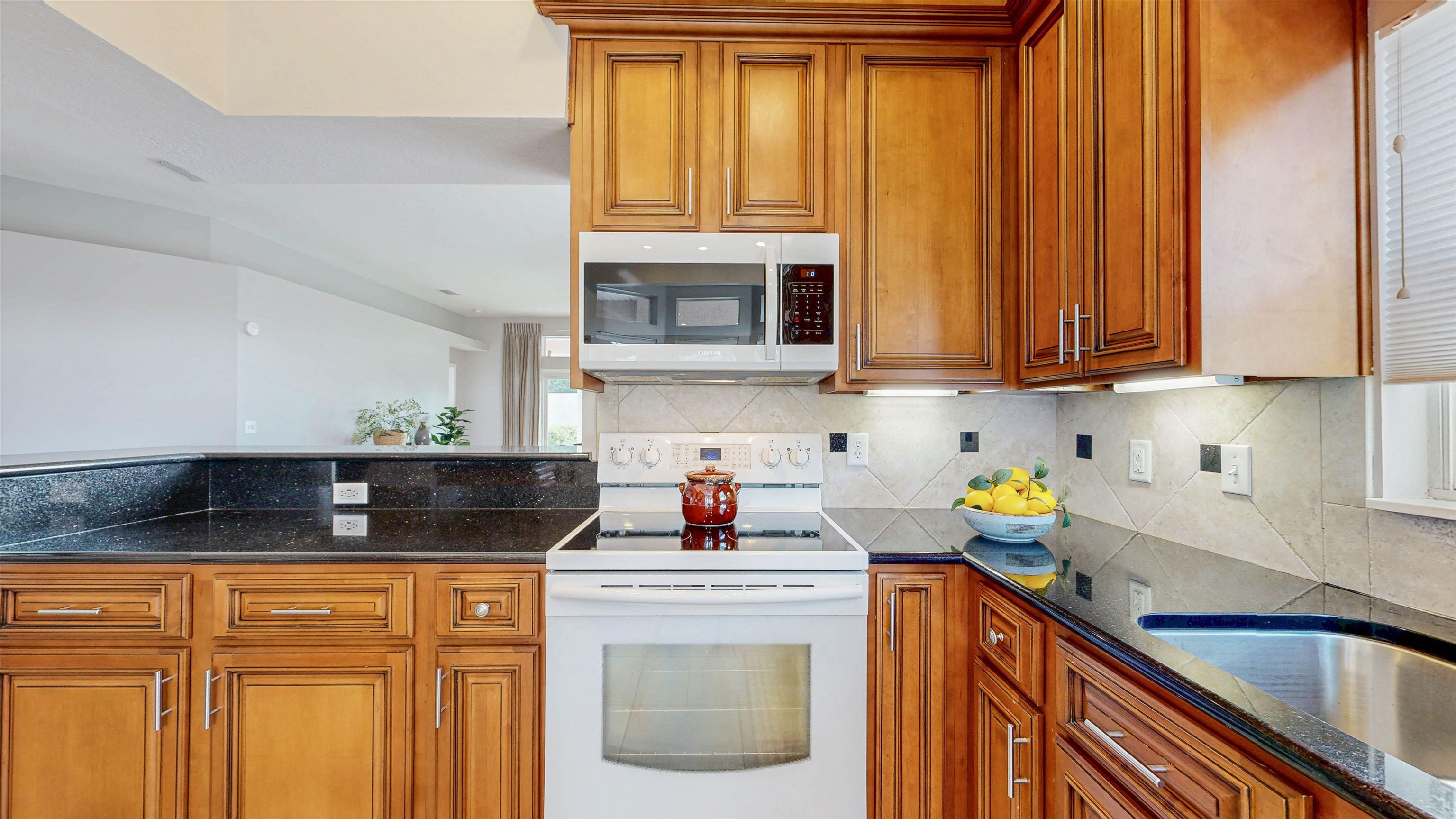 Image 13 of 49 For 200 Sea Woods Dr N
