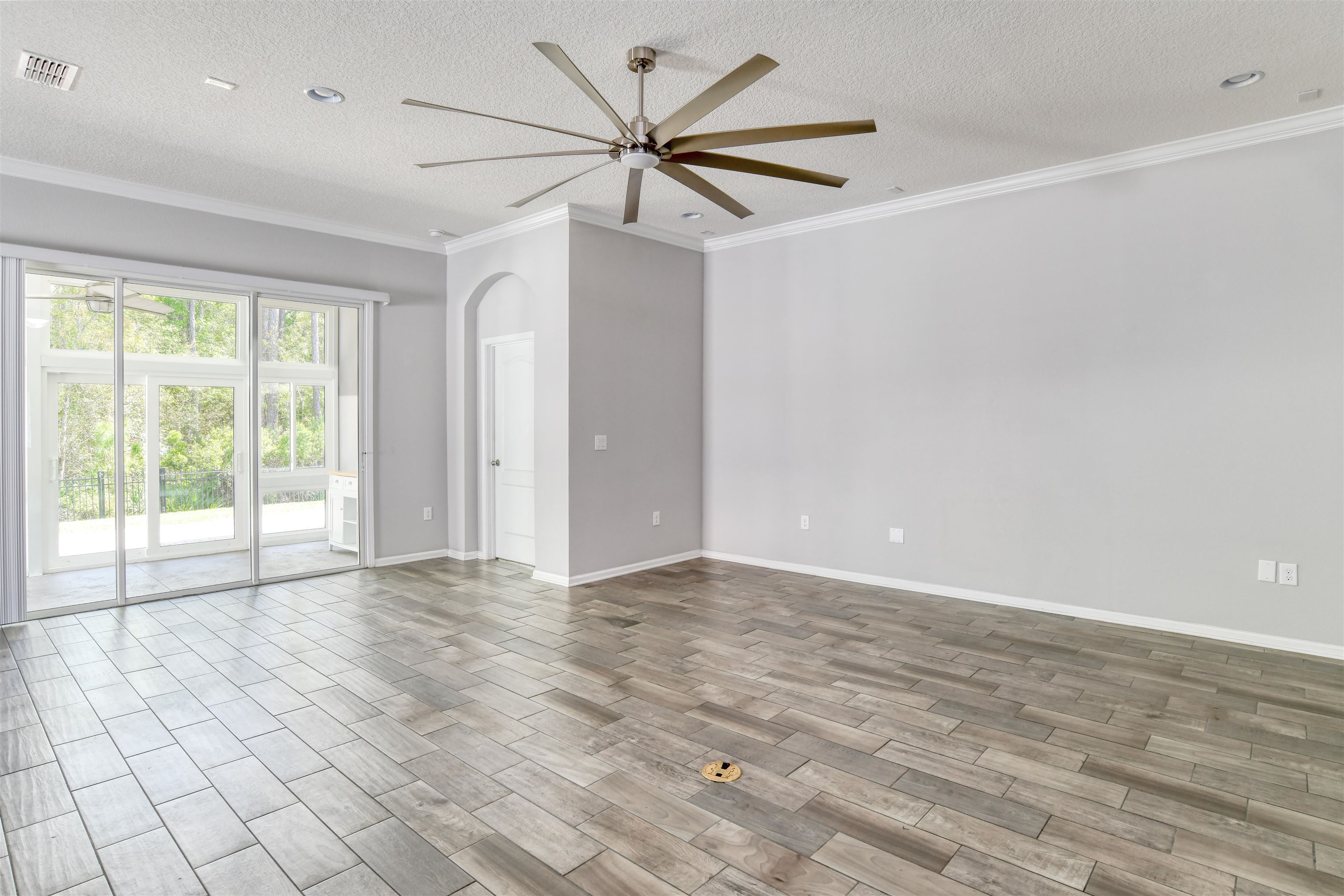 Image 14 of 46 For 485 Crescent Key Dr