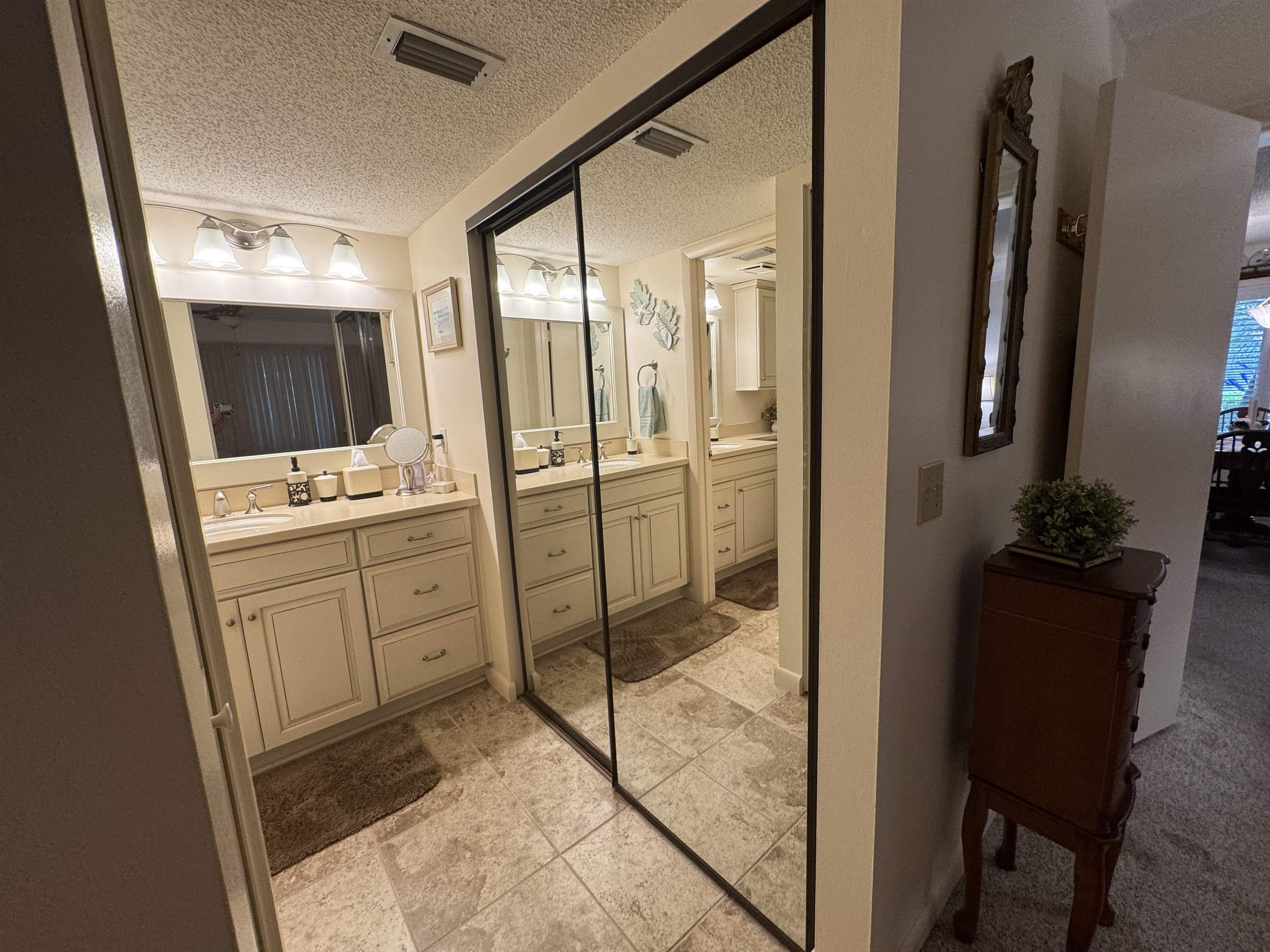 Image 22 of 29 For 81 Village Las Palmas Cir  81