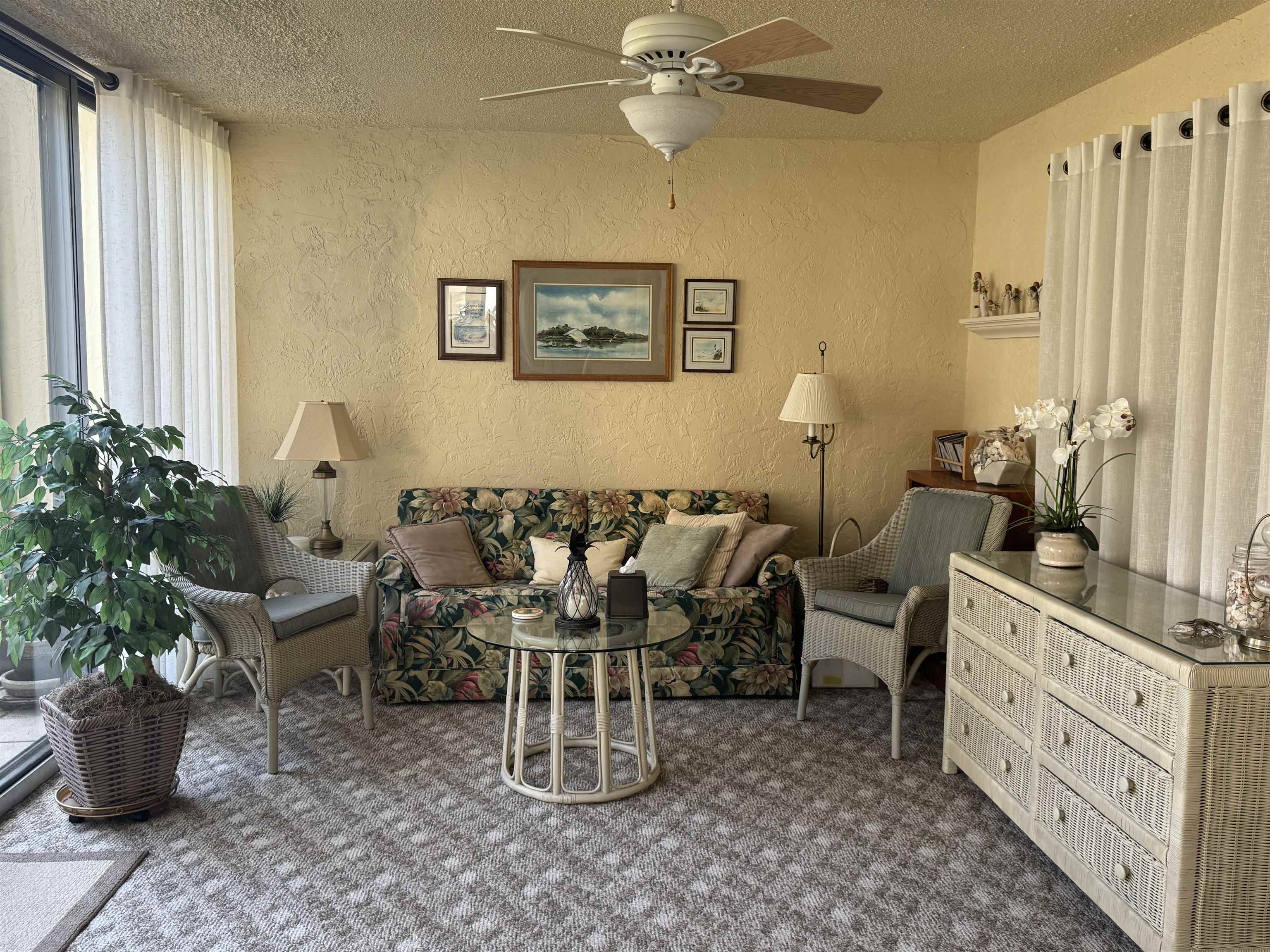 Image 4 of 29 For 81 Village Las Palmas Cir  81