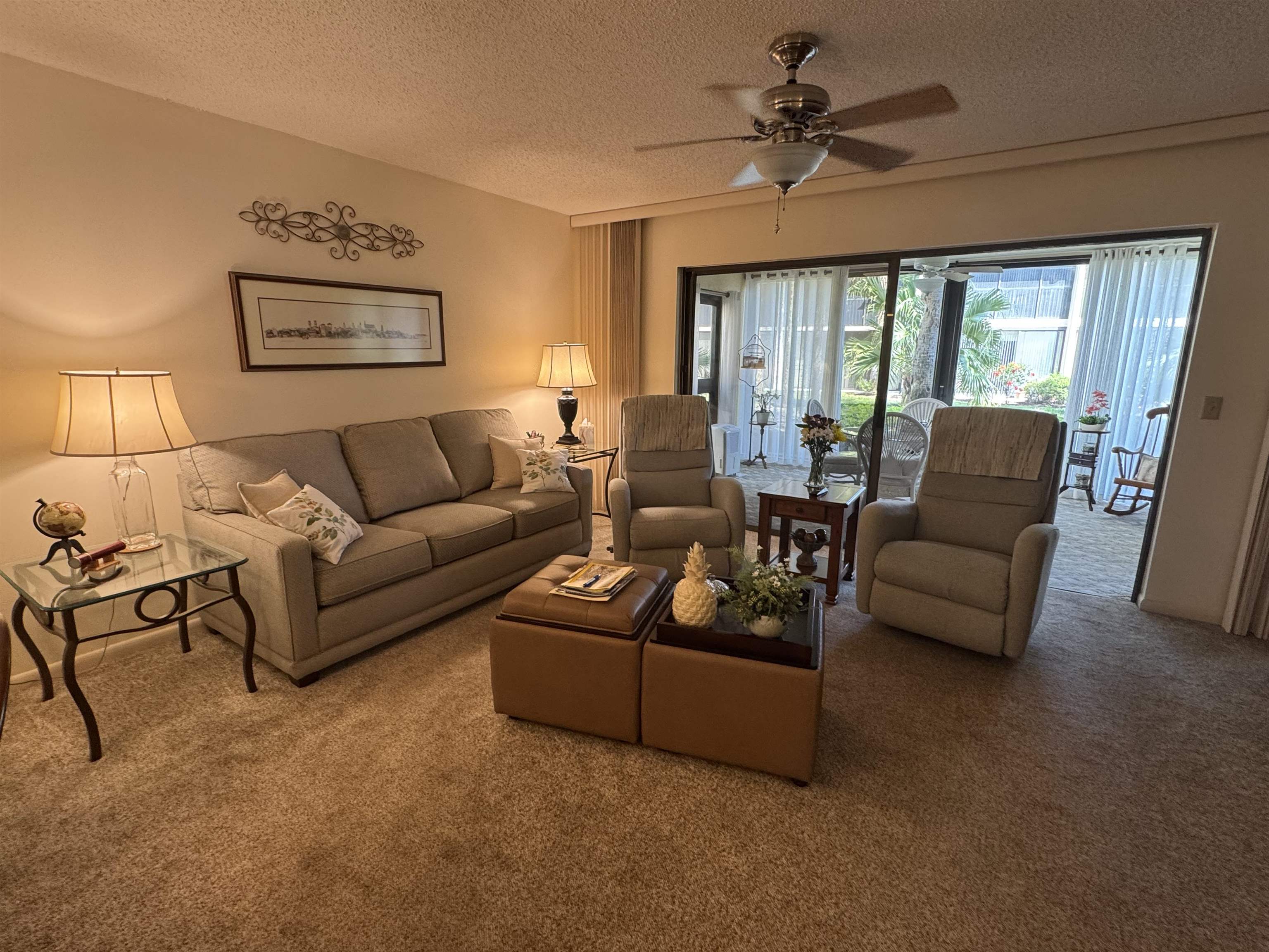 Image 9 of 29 For 81 Village Las Palmas Cir  81
