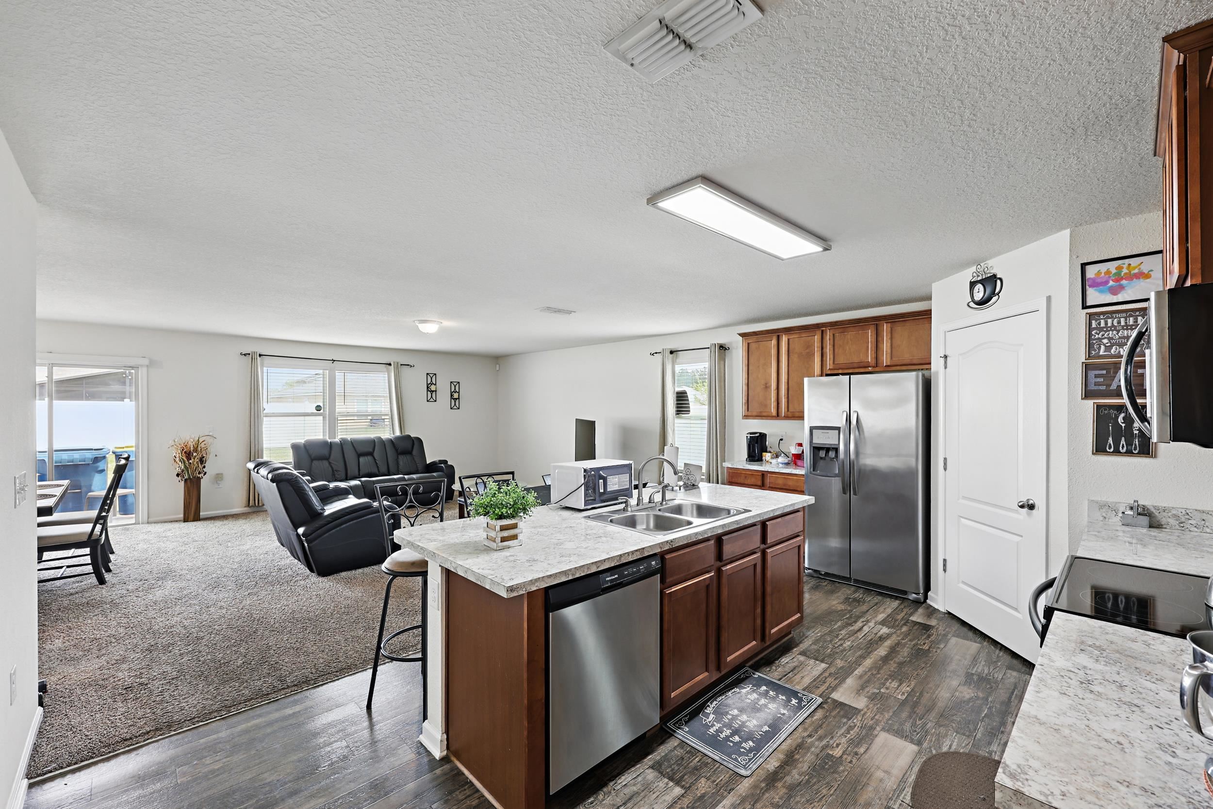 Image 16 of 47 For 6781 Hanford Street