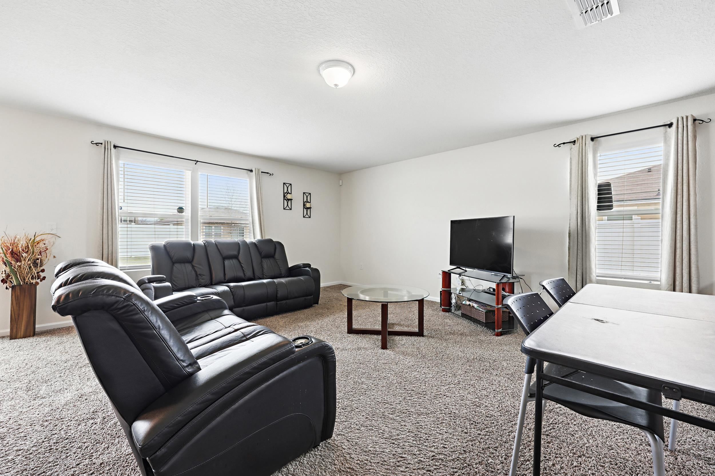 Image 19 of 47 For 6781 Hanford Street
