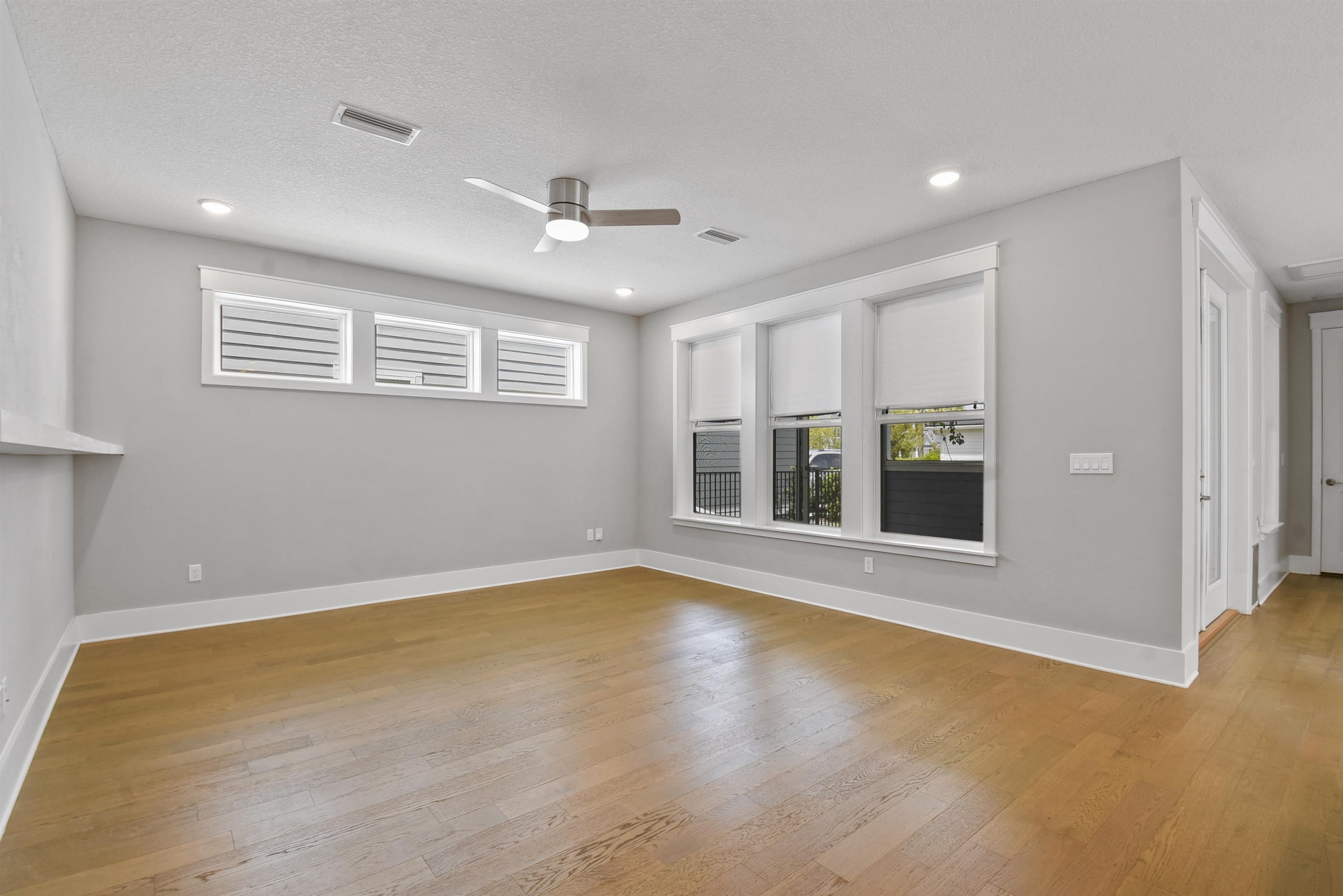 Image 4 of 58 For 142 Park Center Ave