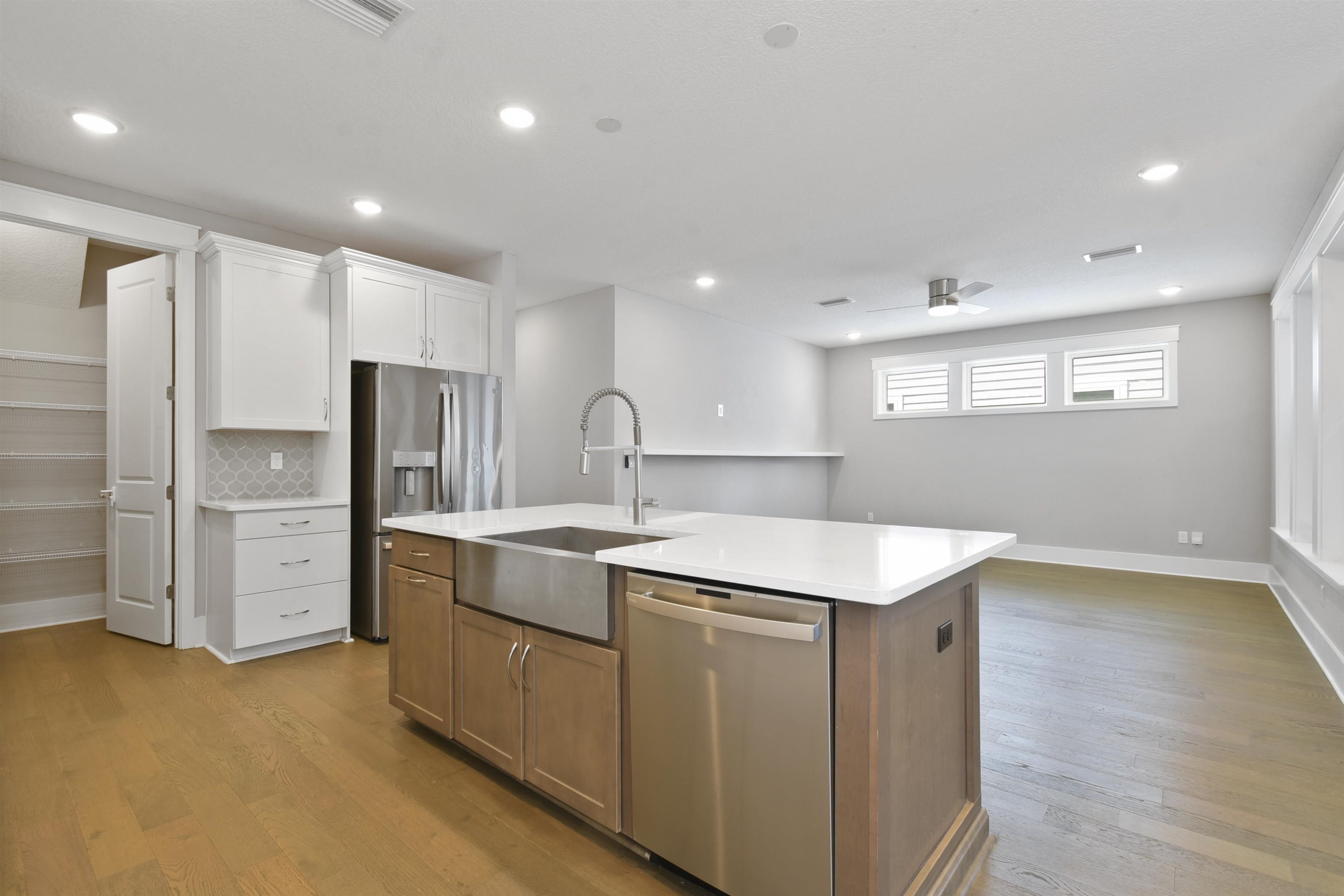 Image 8 of 58 For 142 Park Center Ave