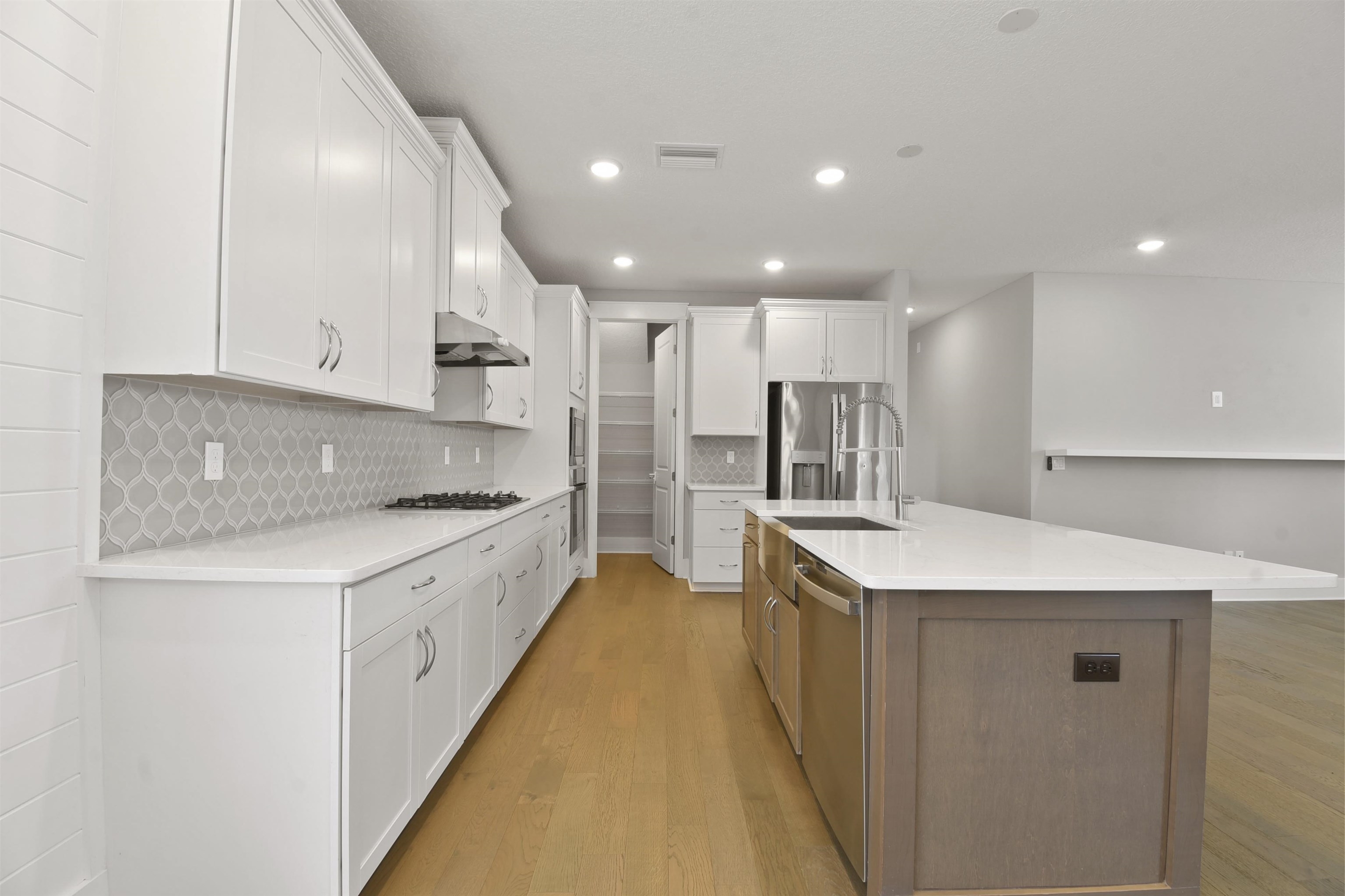 Image 9 of 58 For 142 Park Center Ave