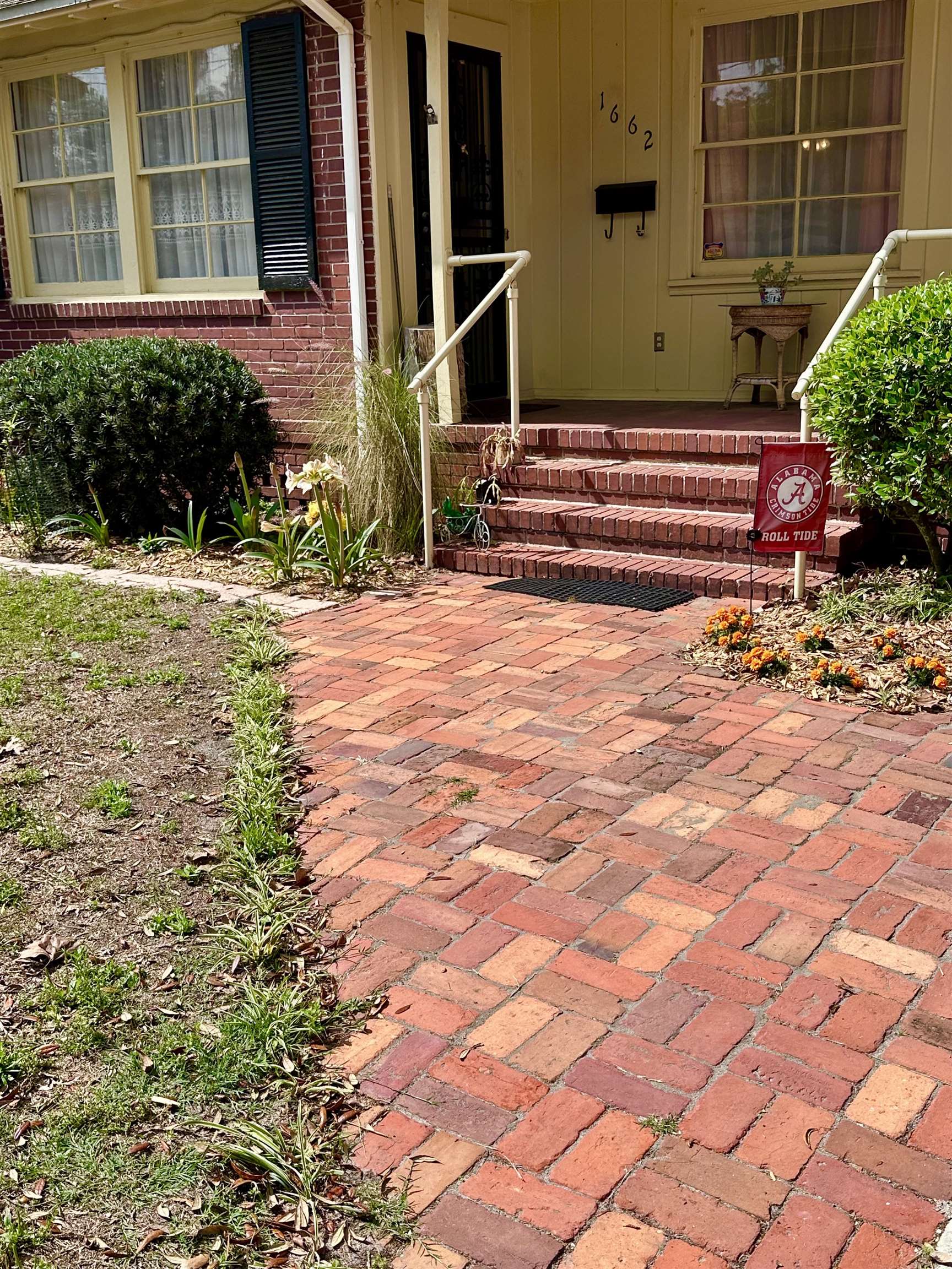 Image 2 of 33 For 1662 Charon Rd