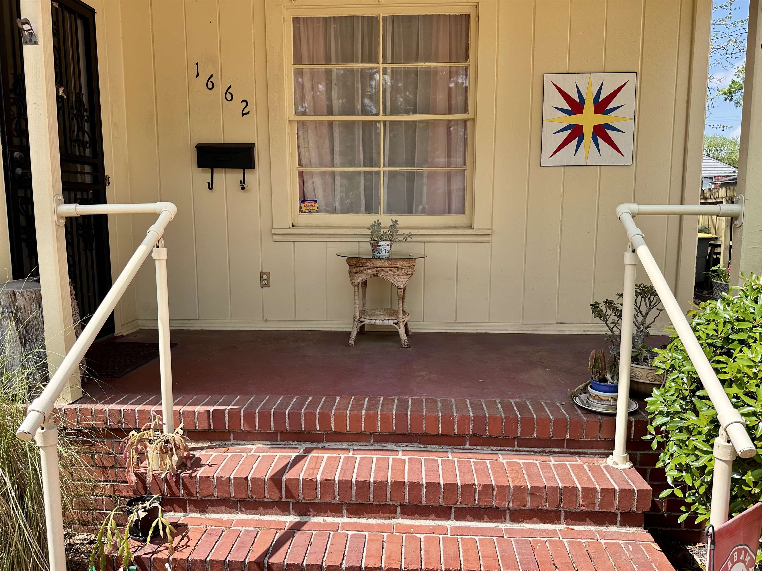 Image 4 of 33 For 1662 Charon Rd