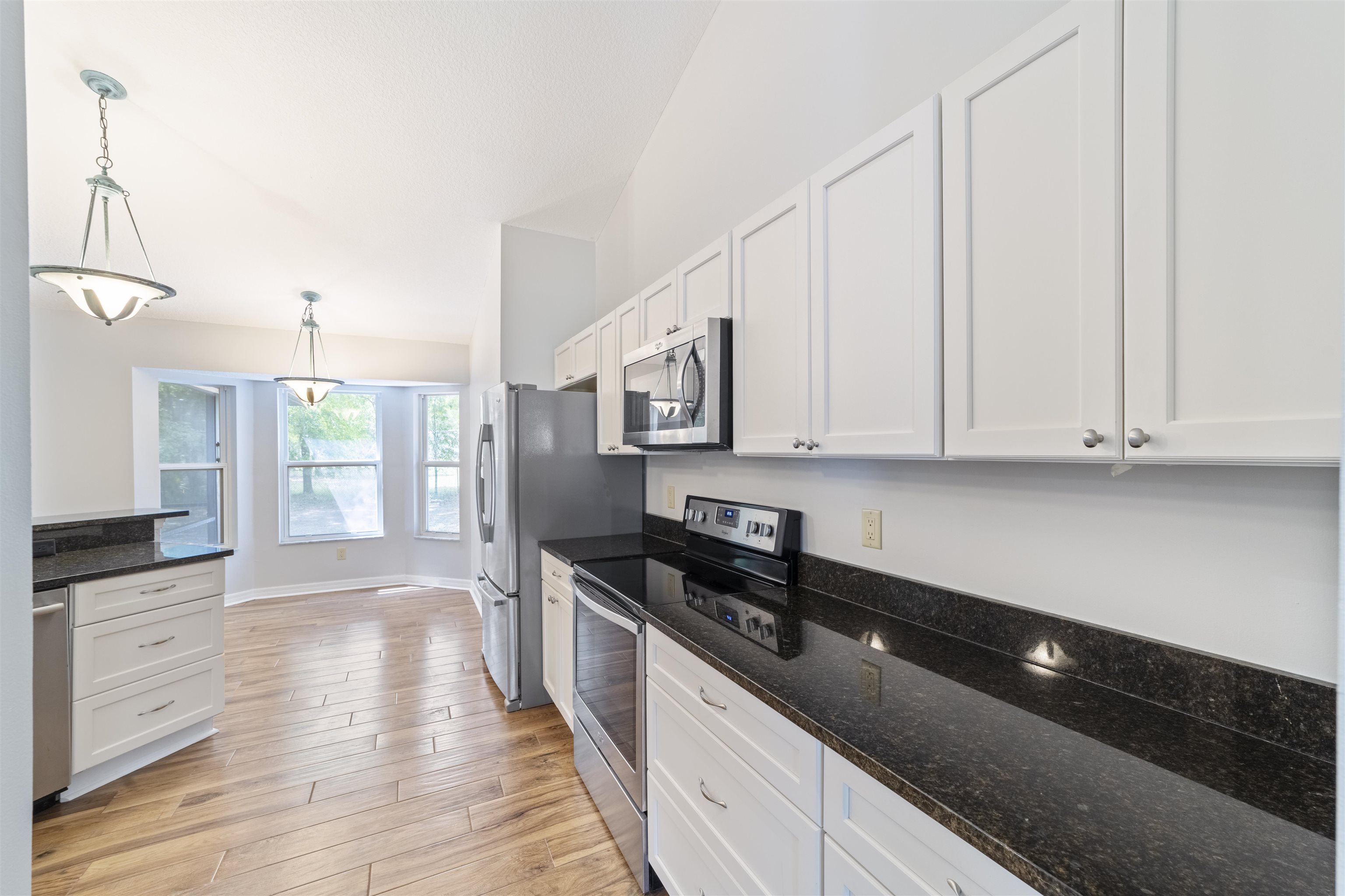 Image 10 of 54 For 3548 Kings Rd S