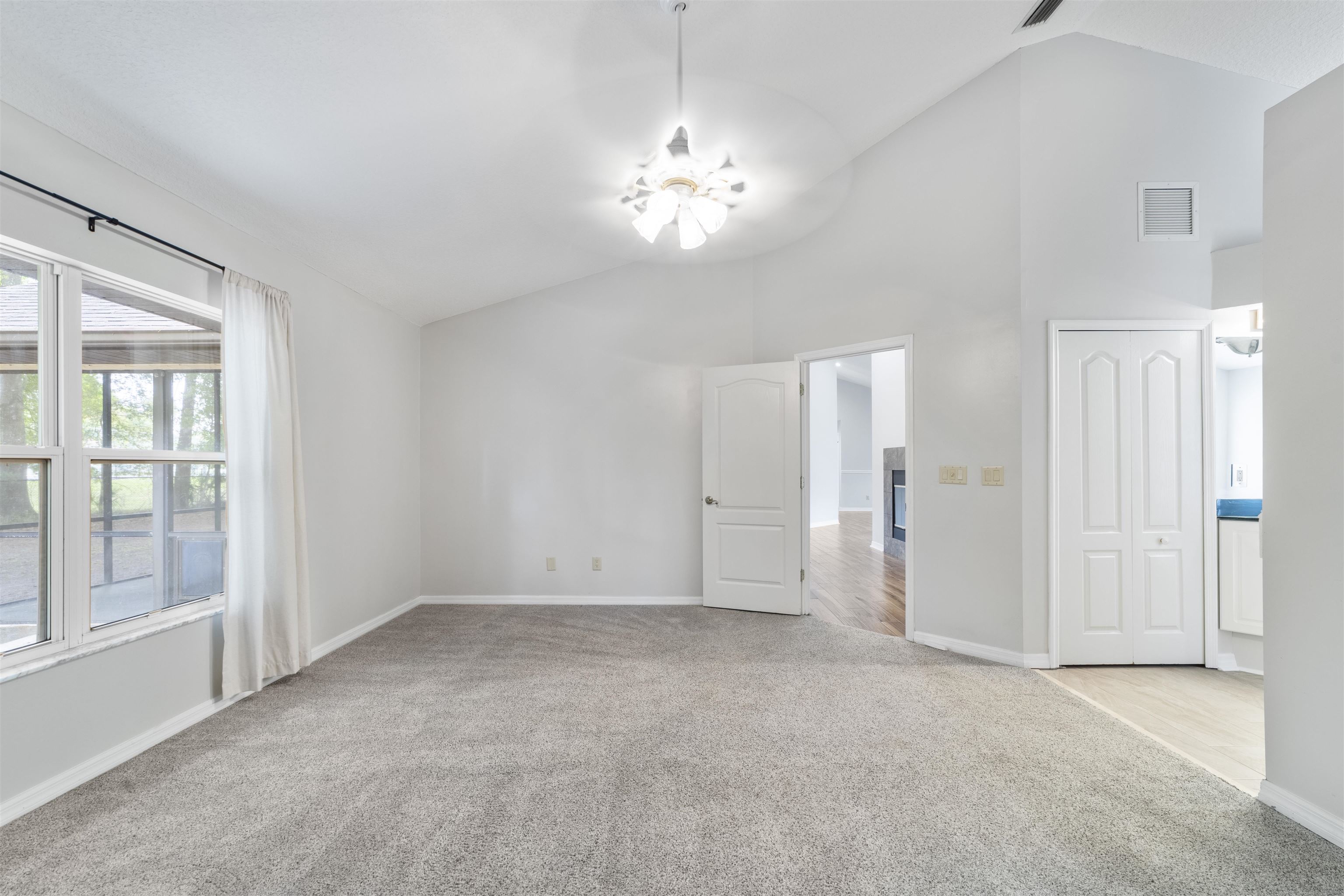 Image 21 of 54 For 3548 Kings Rd S