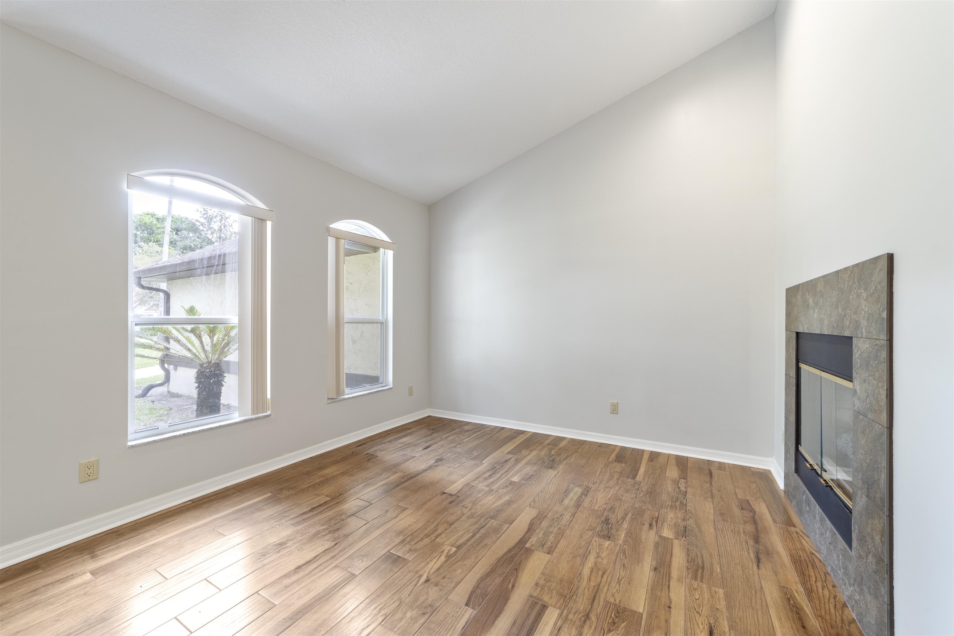 Image 4 of 54 For 3548 Kings Rd S