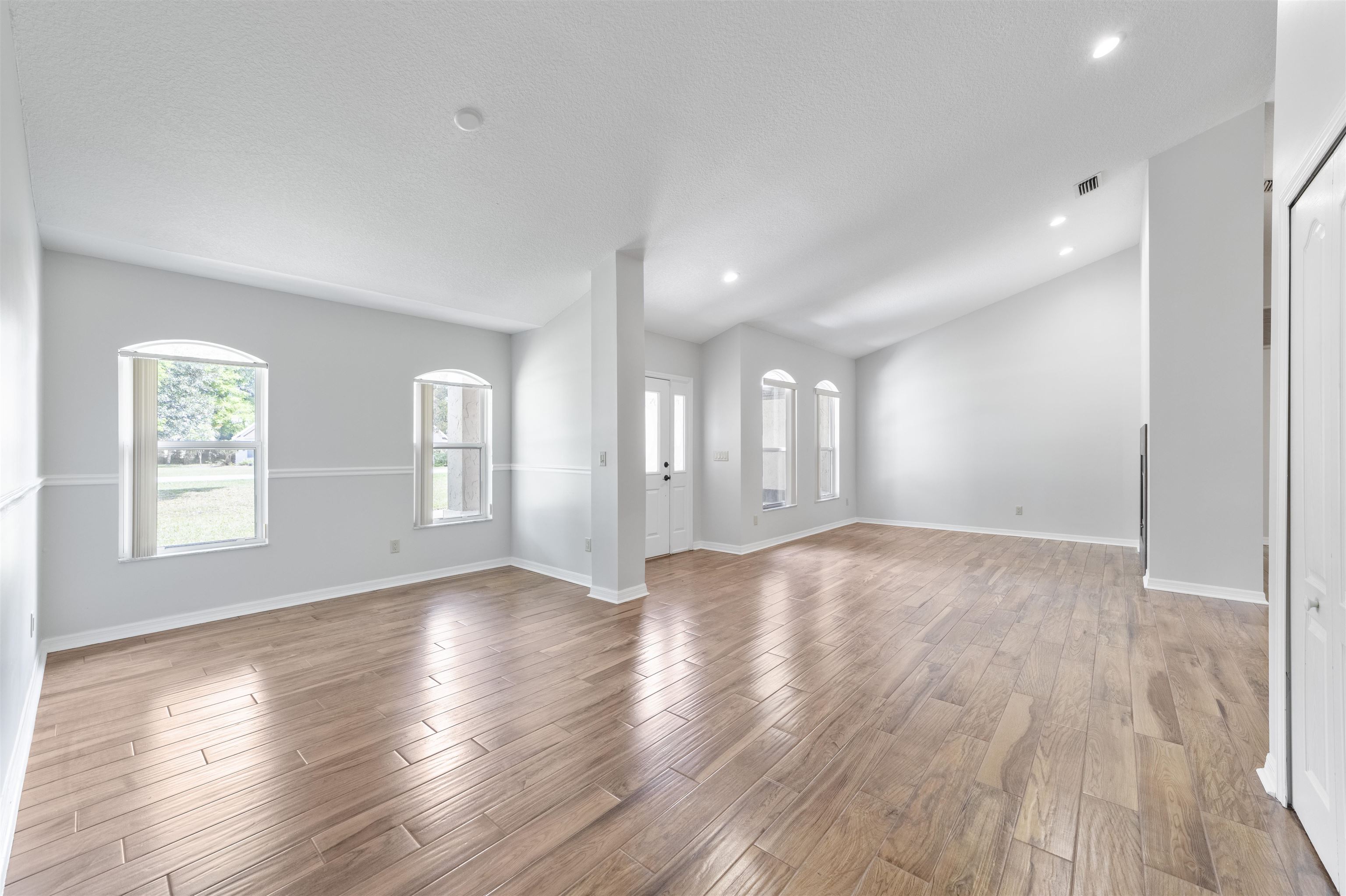 Image 8 of 54 For 3548 Kings Rd S