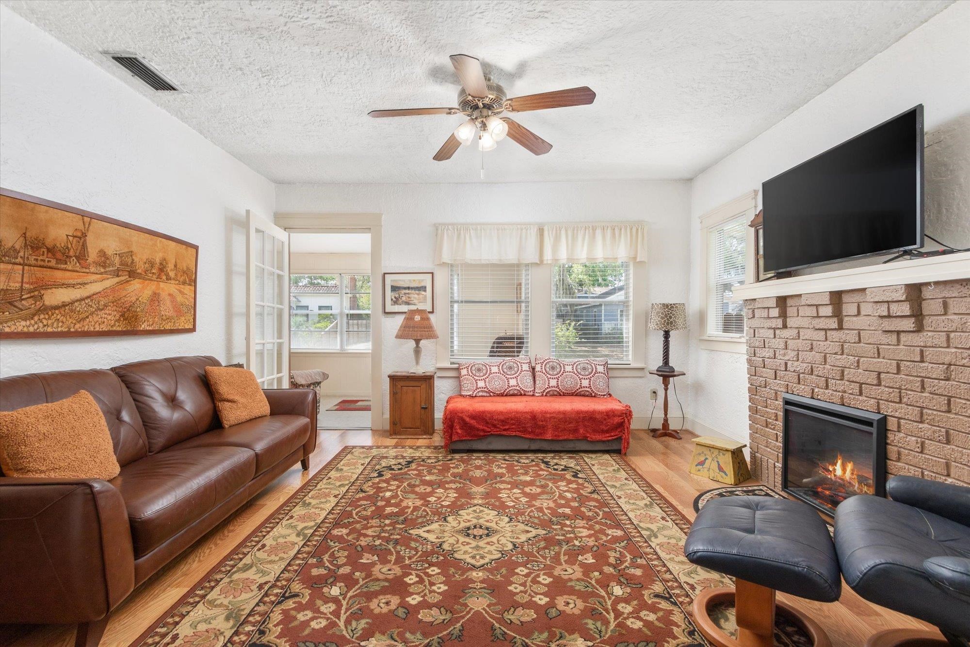 Image 3 of 43 For 116 Colon Avenue