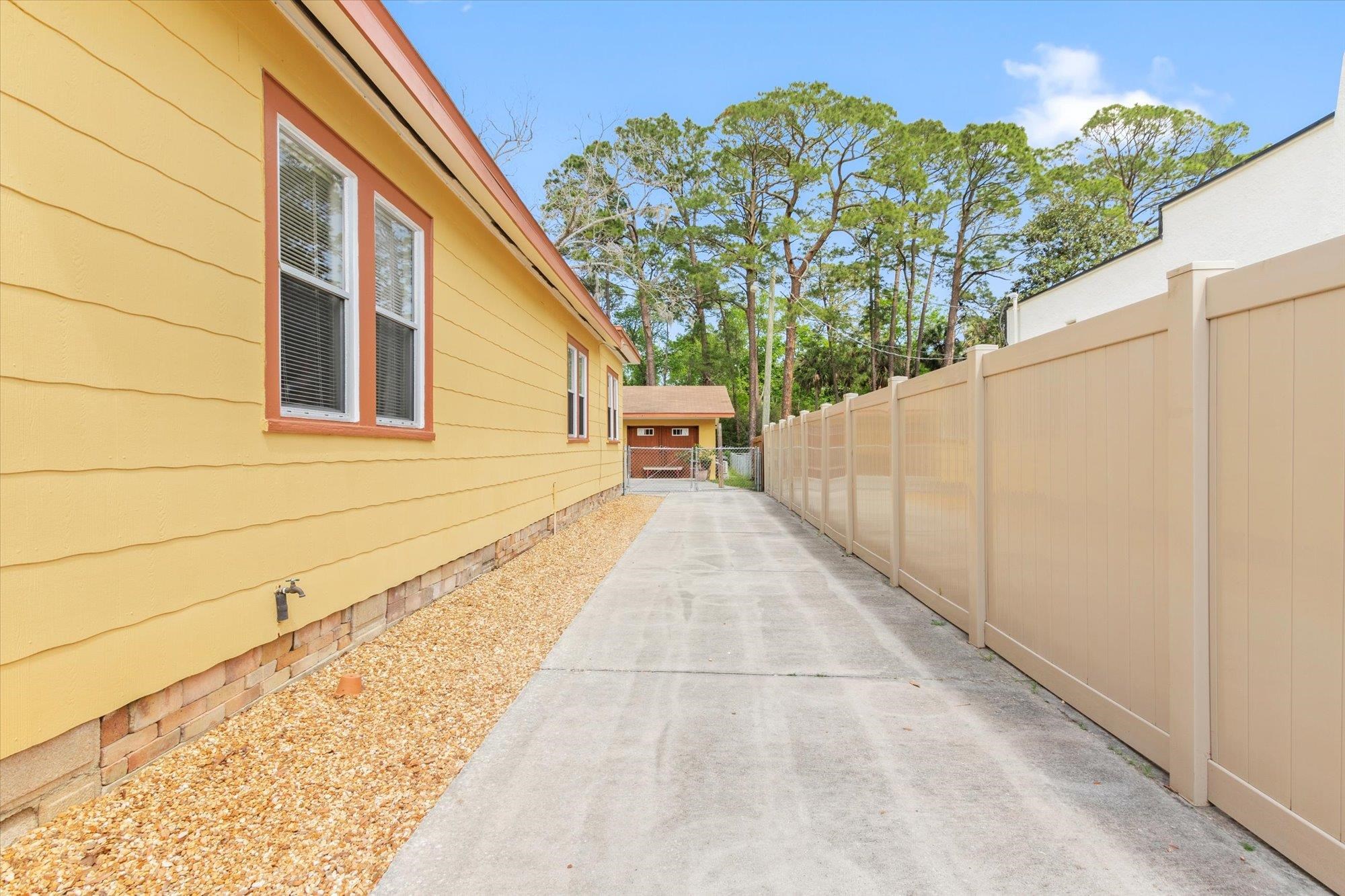 Image 30 of 43 For 116 Colon Avenue
