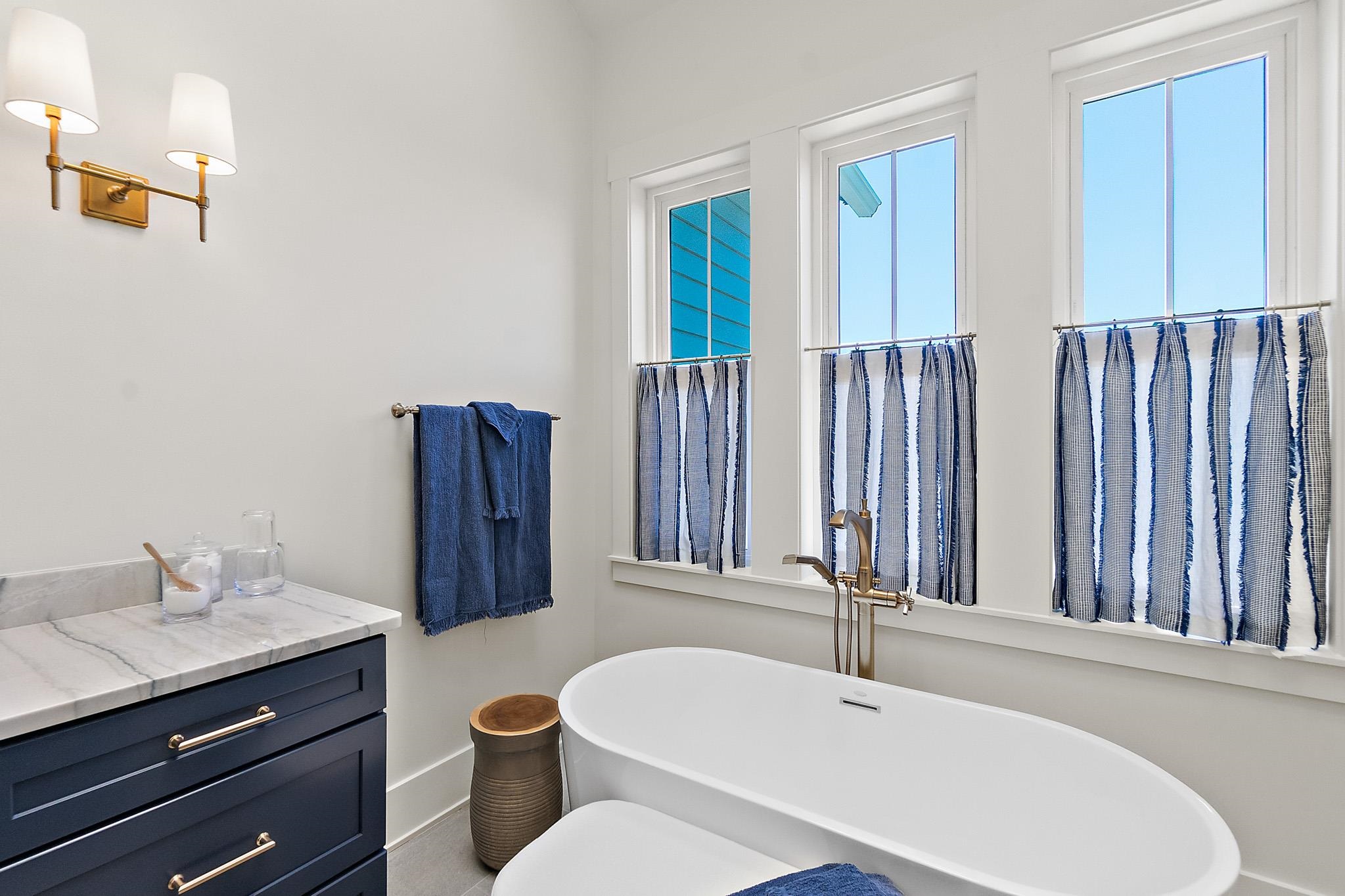Image 33 of 100 For 214 Pelican Reef Dr