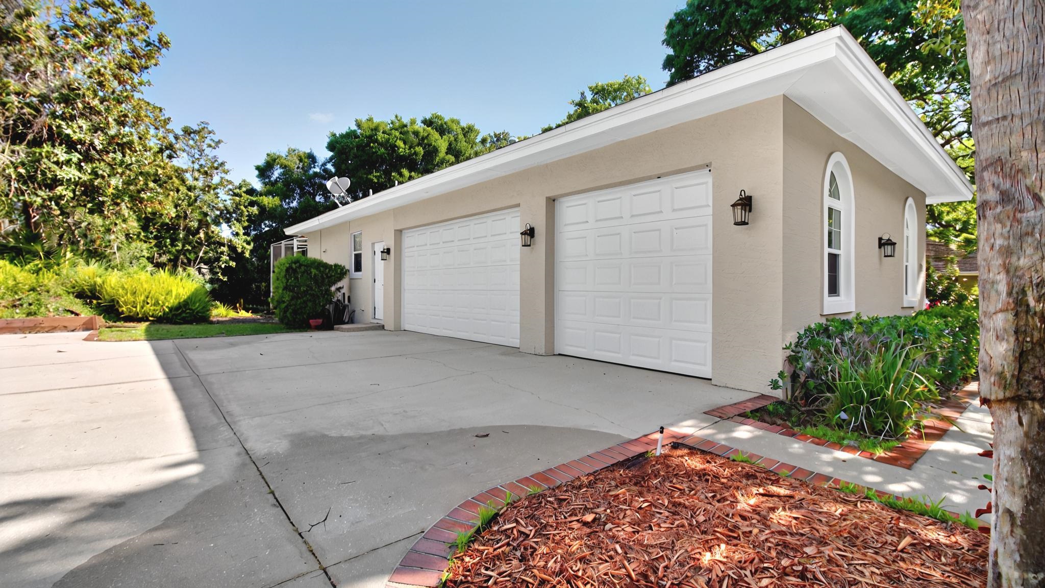 Image 2 of 24 For 228 Bluebird Ln