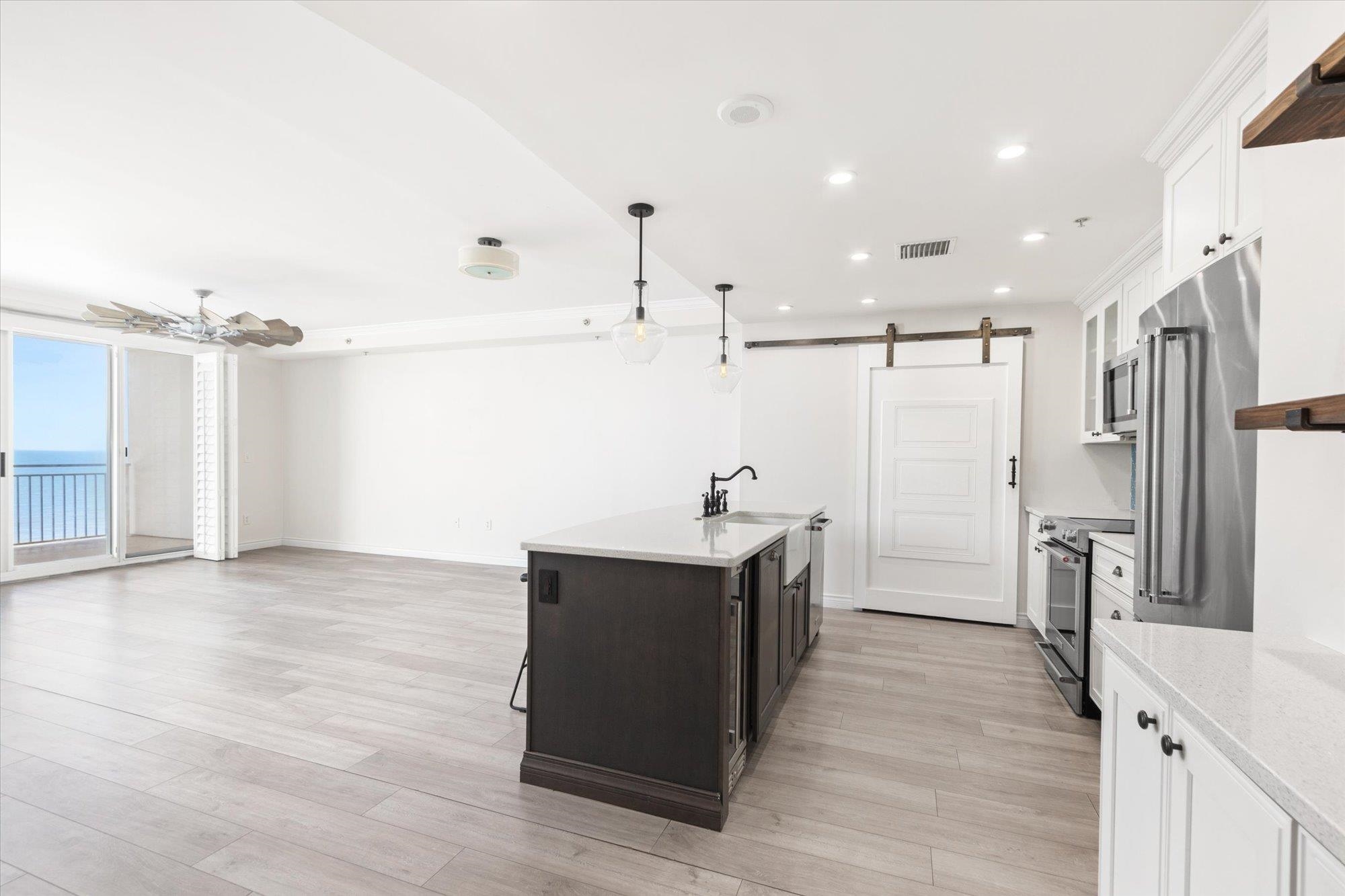 Image 4 of 52 For 1415 1st St N 803