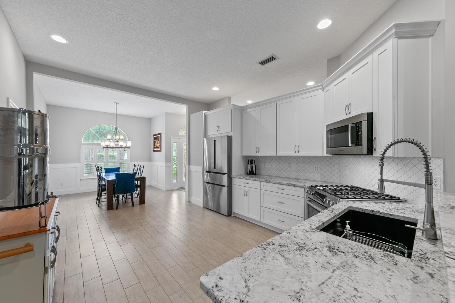 Image 11 of 56 For 1468 Barrington Cir