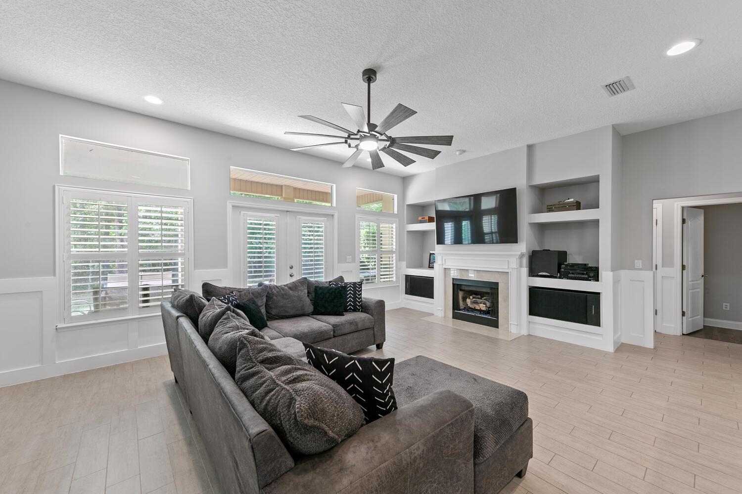 Image 13 of 56 For 1468 Barrington Cir