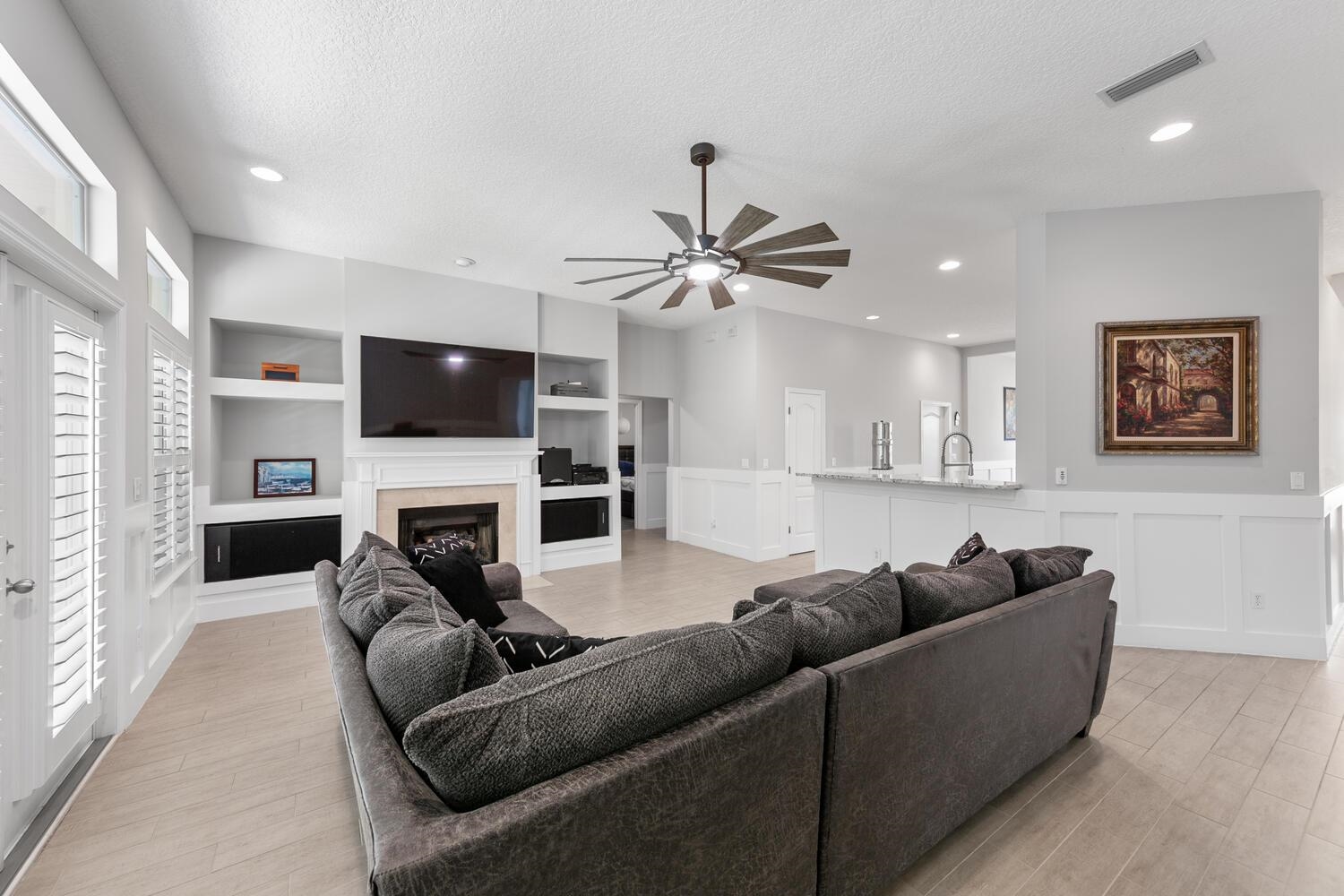 Image 14 of 56 For 1468 Barrington Cir
