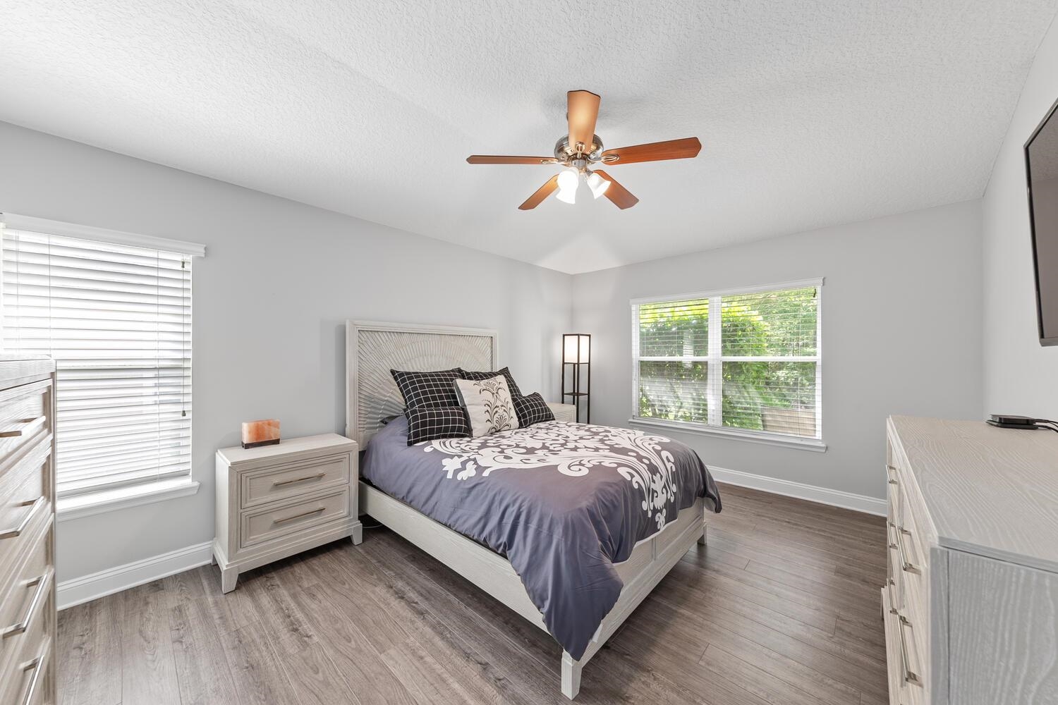 Image 17 of 56 For 1468 Barrington Cir