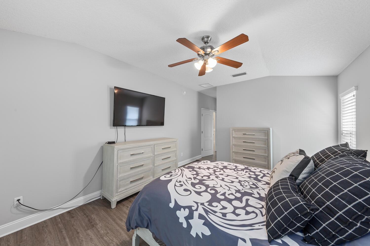 Image 18 of 56 For 1468 Barrington Cir