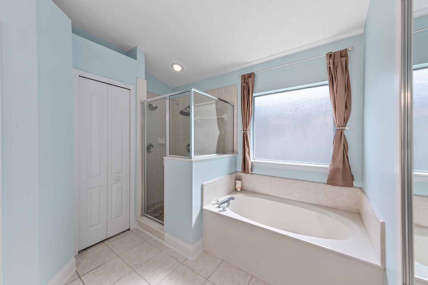 Image 20 of 56 For 1468 Barrington Cir
