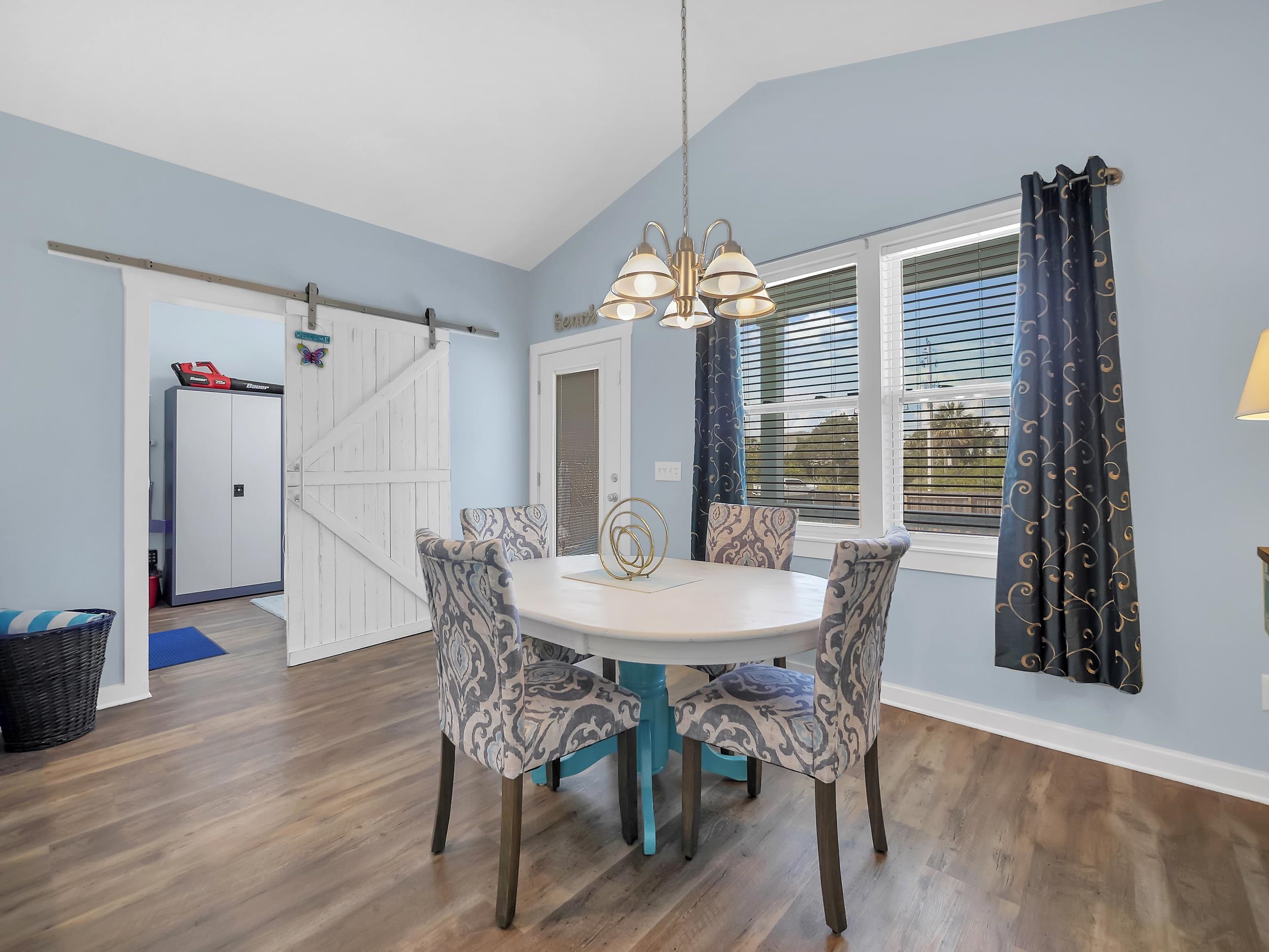 Image 11 of 34 For 519 Arricola Ave