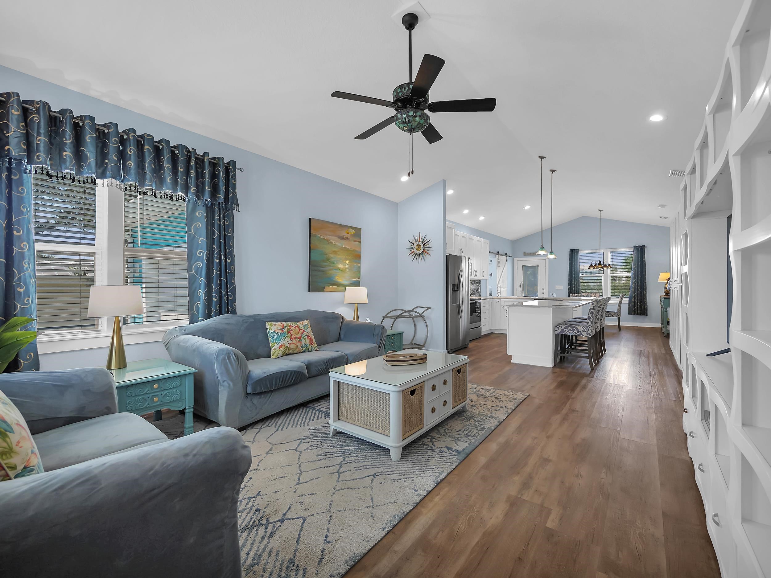 Image 4 of 34 For 519 Arricola Ave